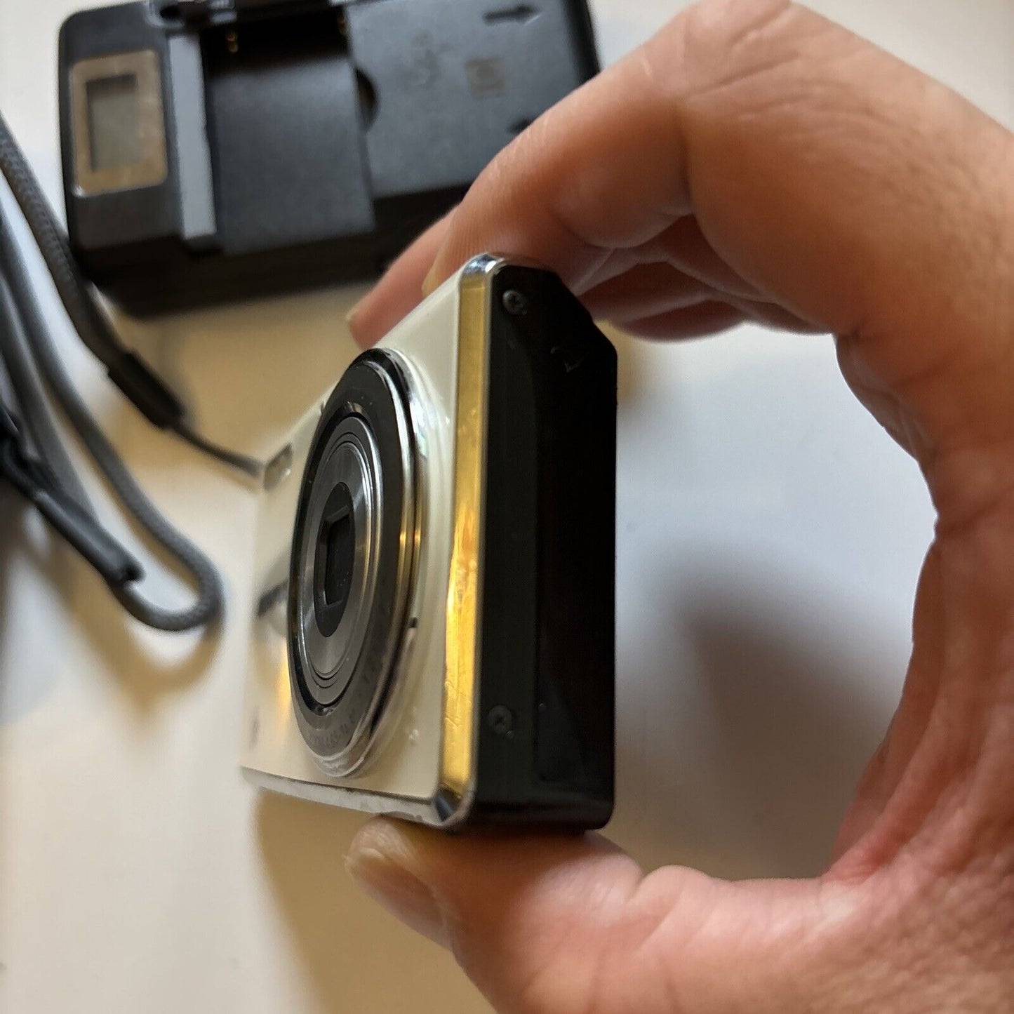 Olympus FE-4000 Digital Camera 12MP & Lowepro Case *Works But LCD Has Dead Pixel