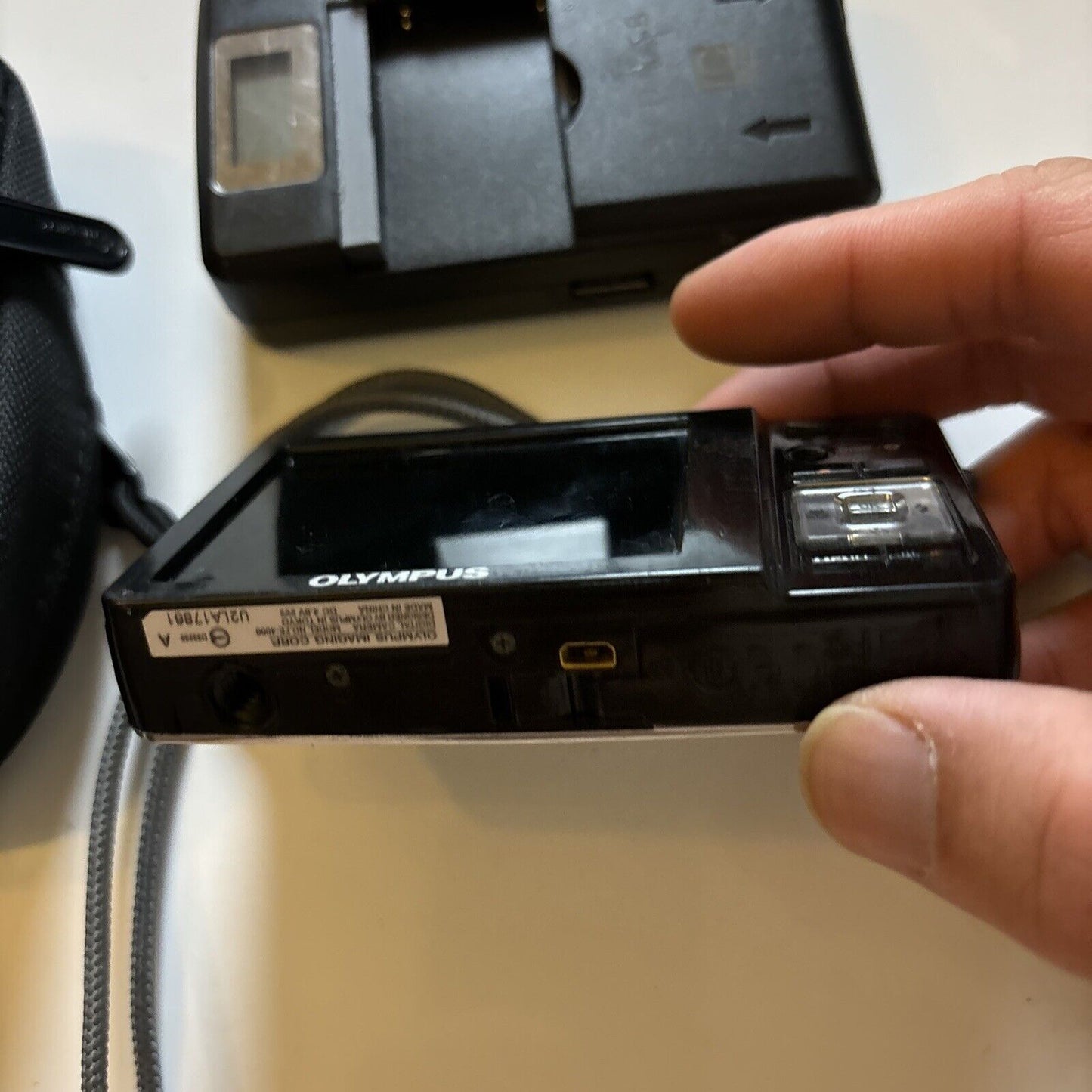 Olympus FE-4000 Digital Camera 12MP & Lowepro Case *Works But LCD Has Dead Pixel