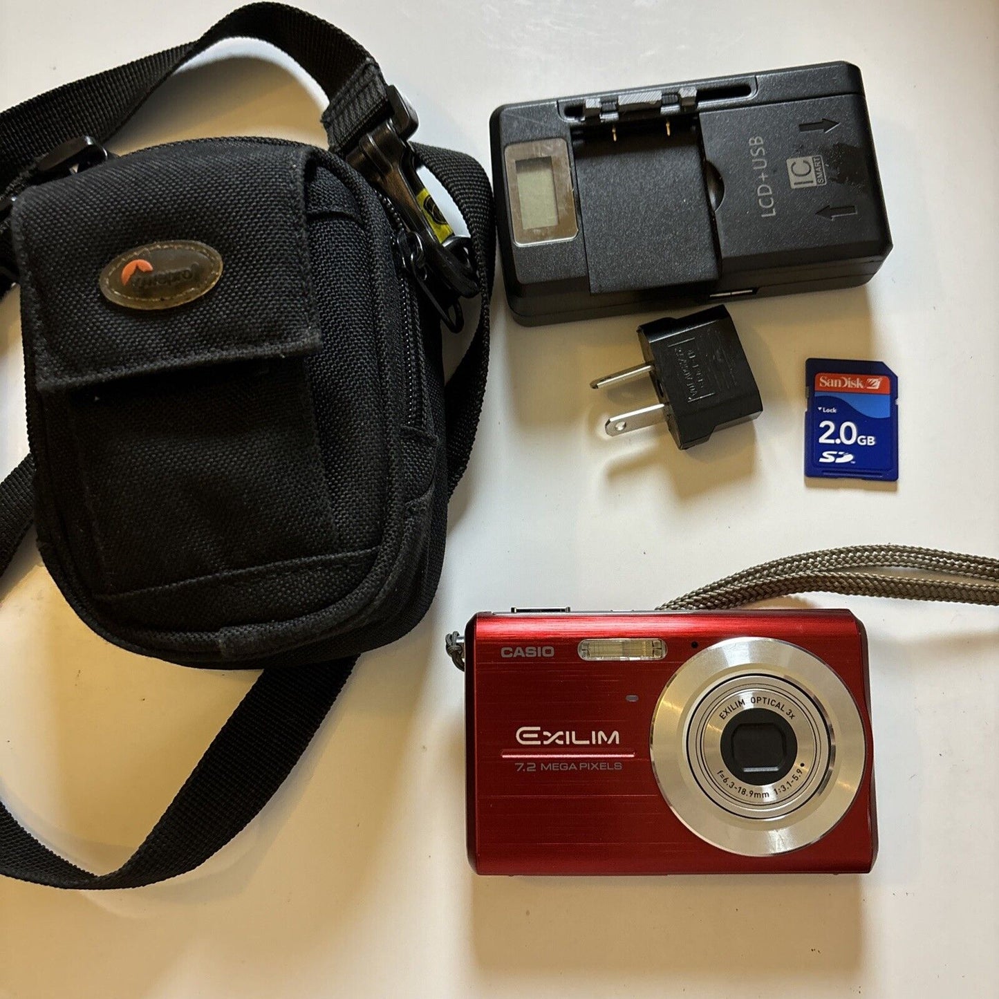 Casio Exilim EX-Z75 Digital Camera 7.2MP & Lowepro Case 2gb SD Card