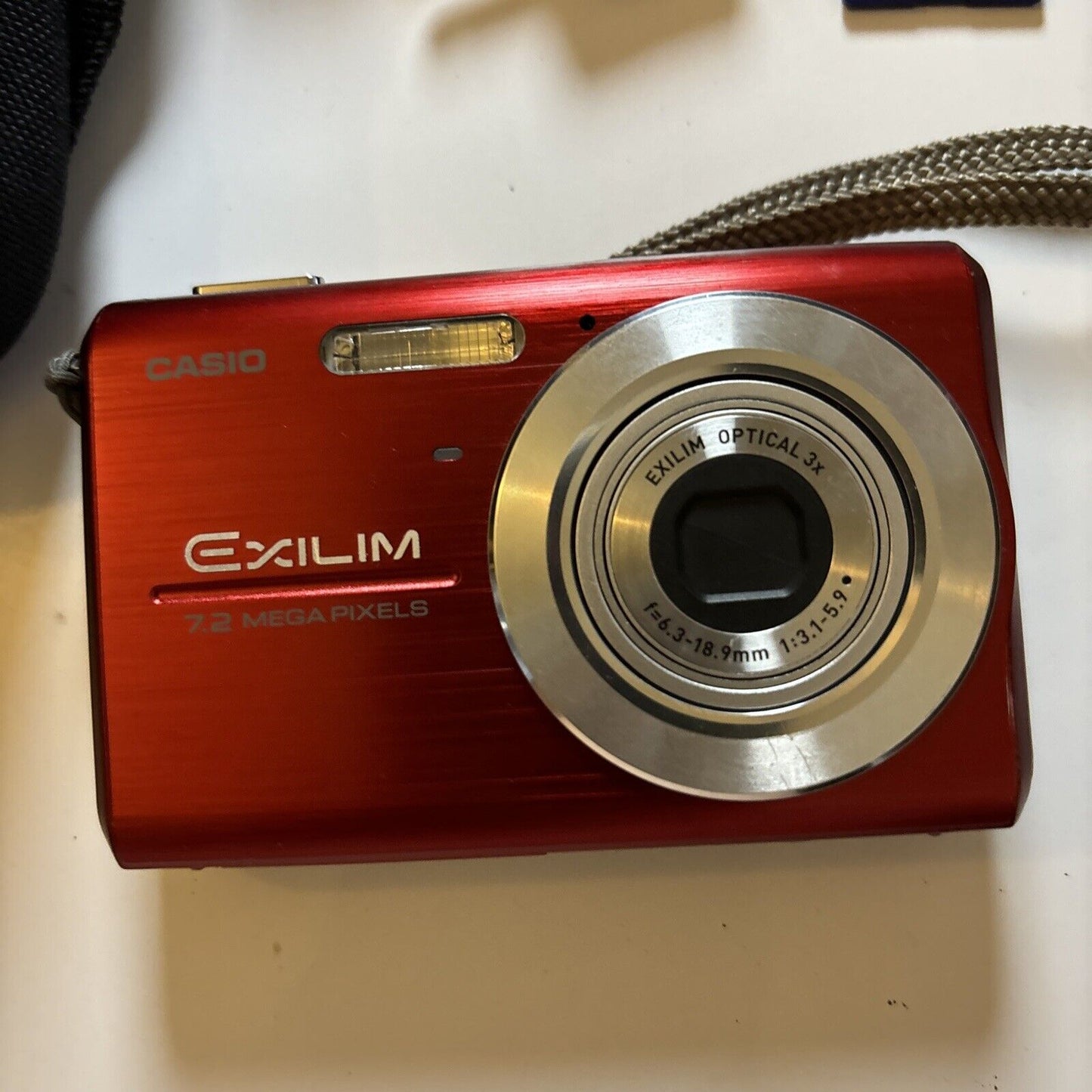 Casio Exilim EX-Z75 Digital Camera 7.2MP & Lowepro Case 2gb SD Card