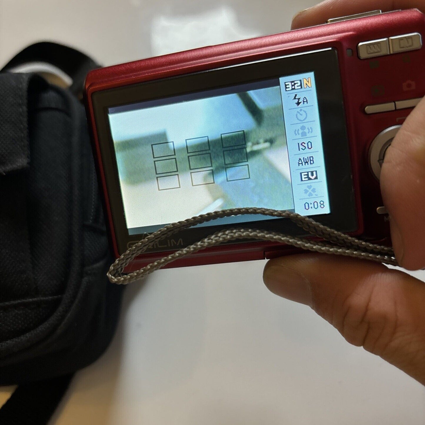 Casio Exilim EX-Z75 Digital Camera 7.2MP & Lowepro Case 2gb SD Card