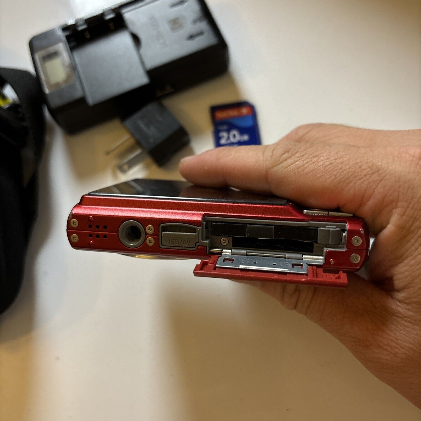 Casio Exilim EX-Z75 Digital Camera 7.2MP & Lowepro Case 2gb SD Card