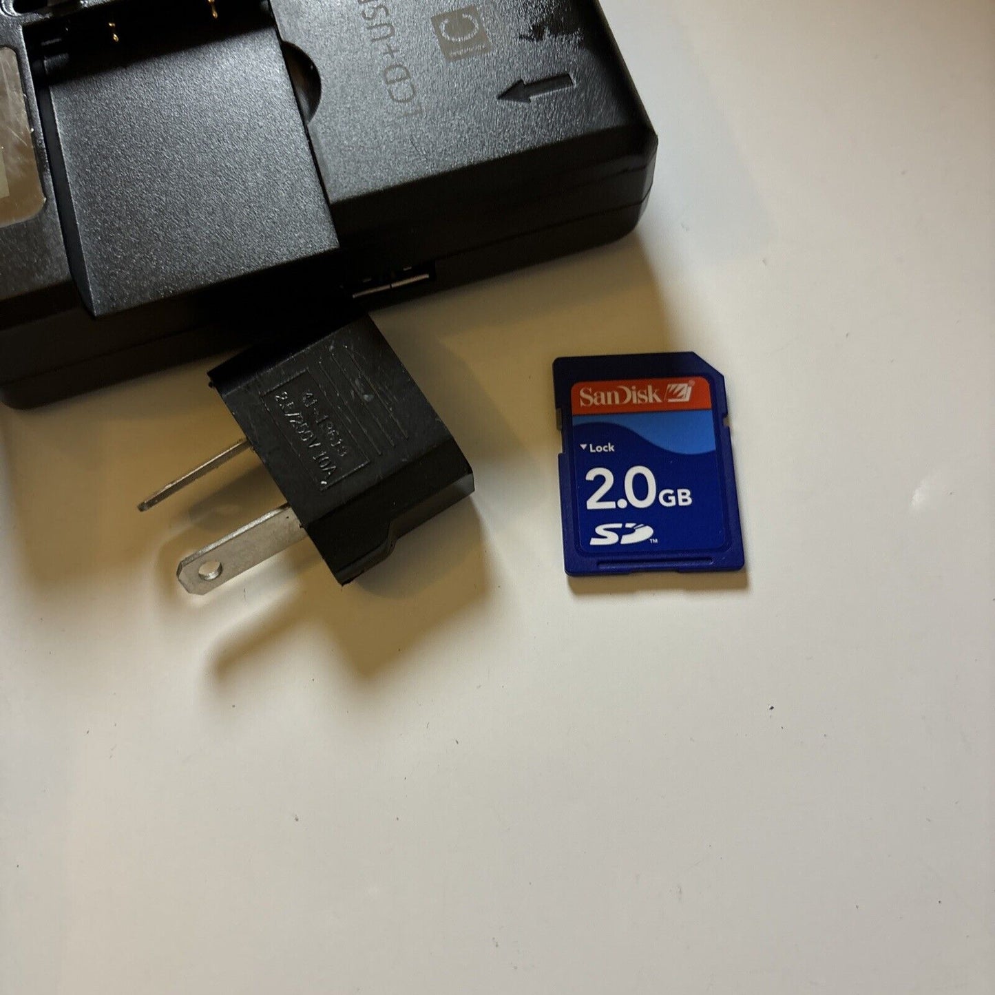 Casio Exilim EX-Z75 Digital Camera 7.2MP & Lowepro Case 2gb SD Card