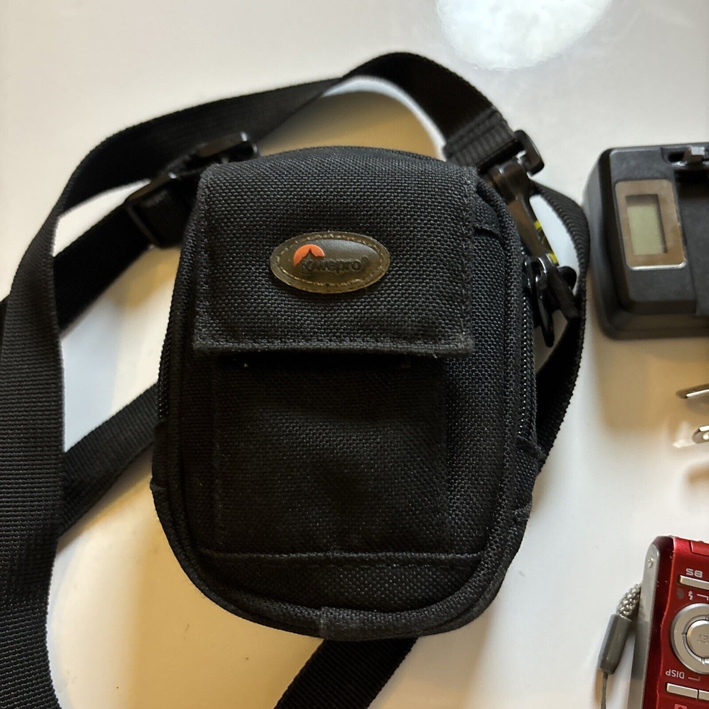 Casio Exilim EX-Z75 Digital Camera 7.2MP & Lowepro Case 2gb SD Card