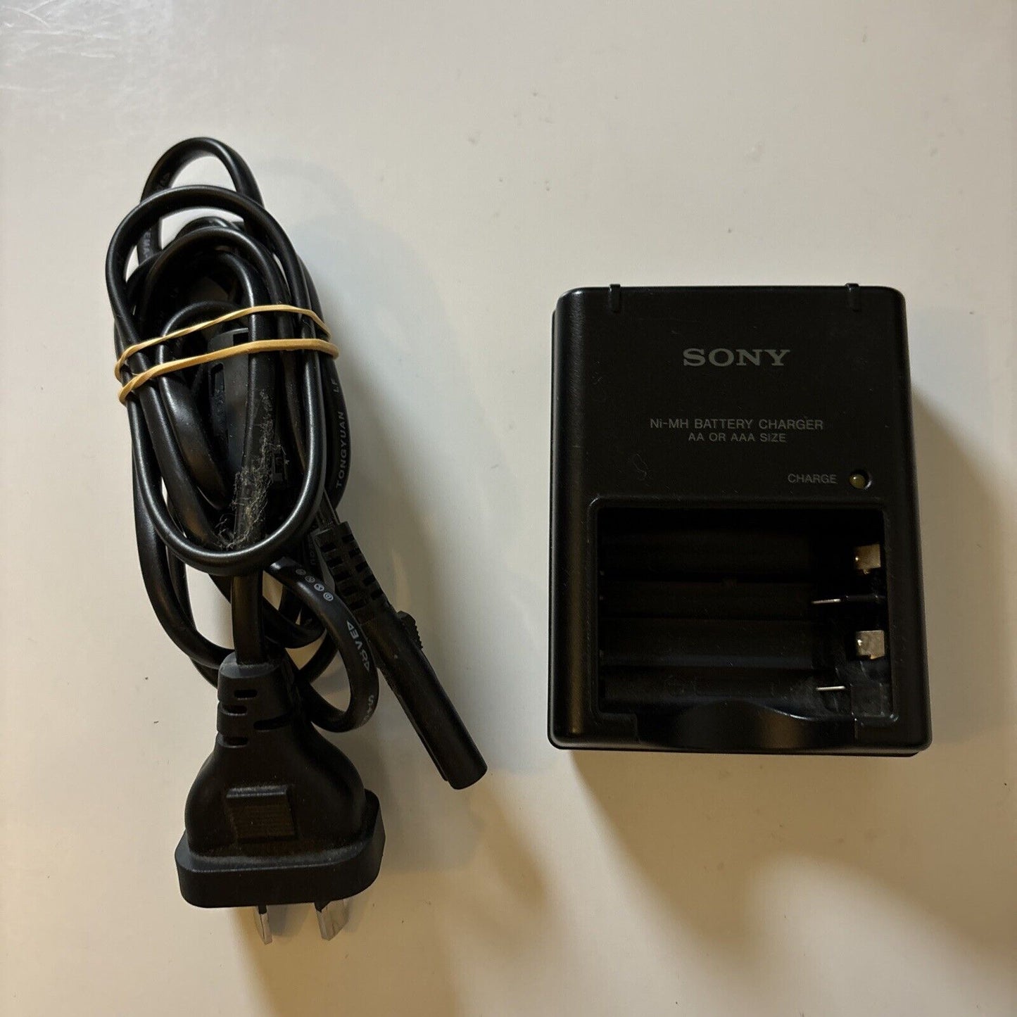 Sony Ni-MH Battery Charger AA AAA BC-CS2B