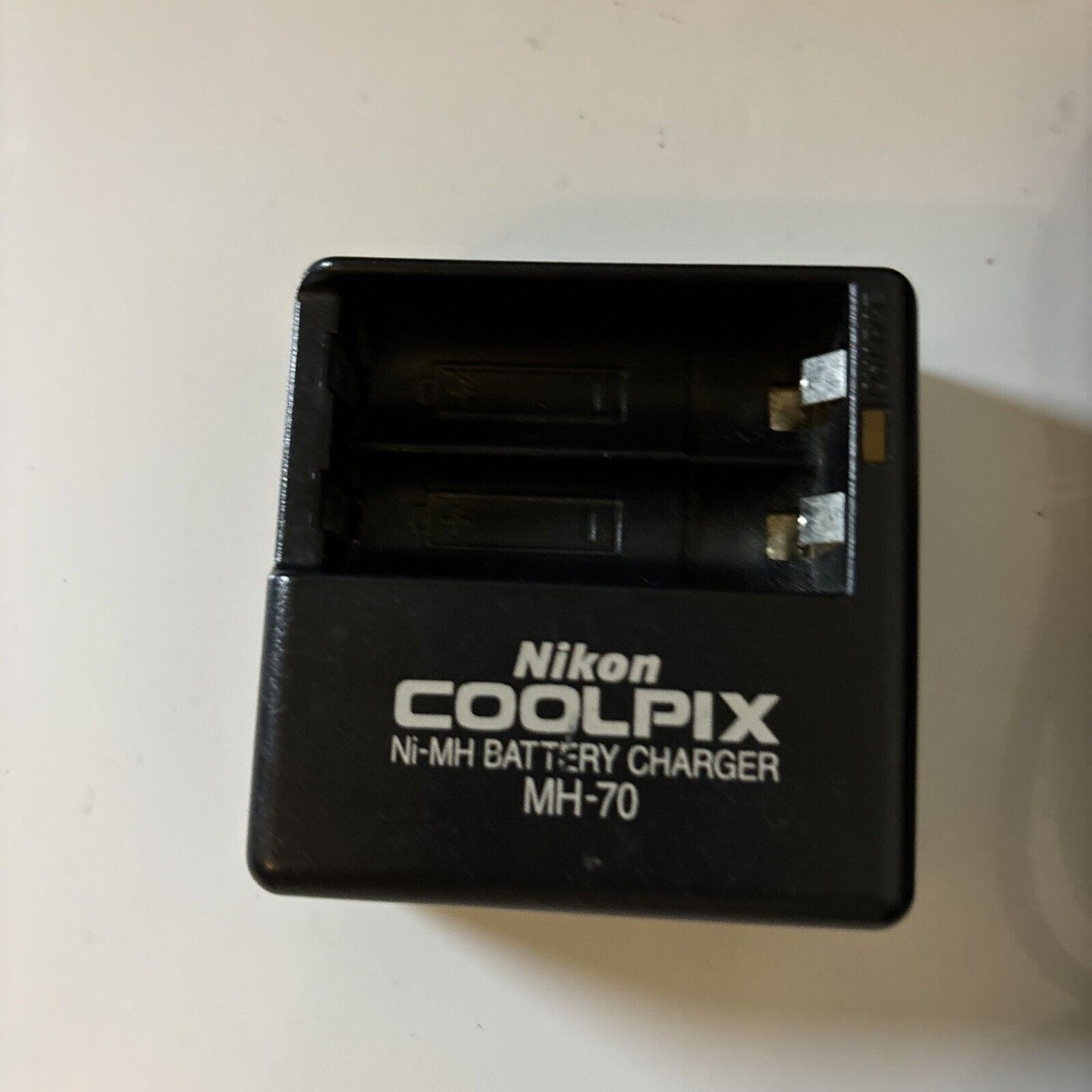 Nikon Coolpix Ni-MH Battery Charger MH-70