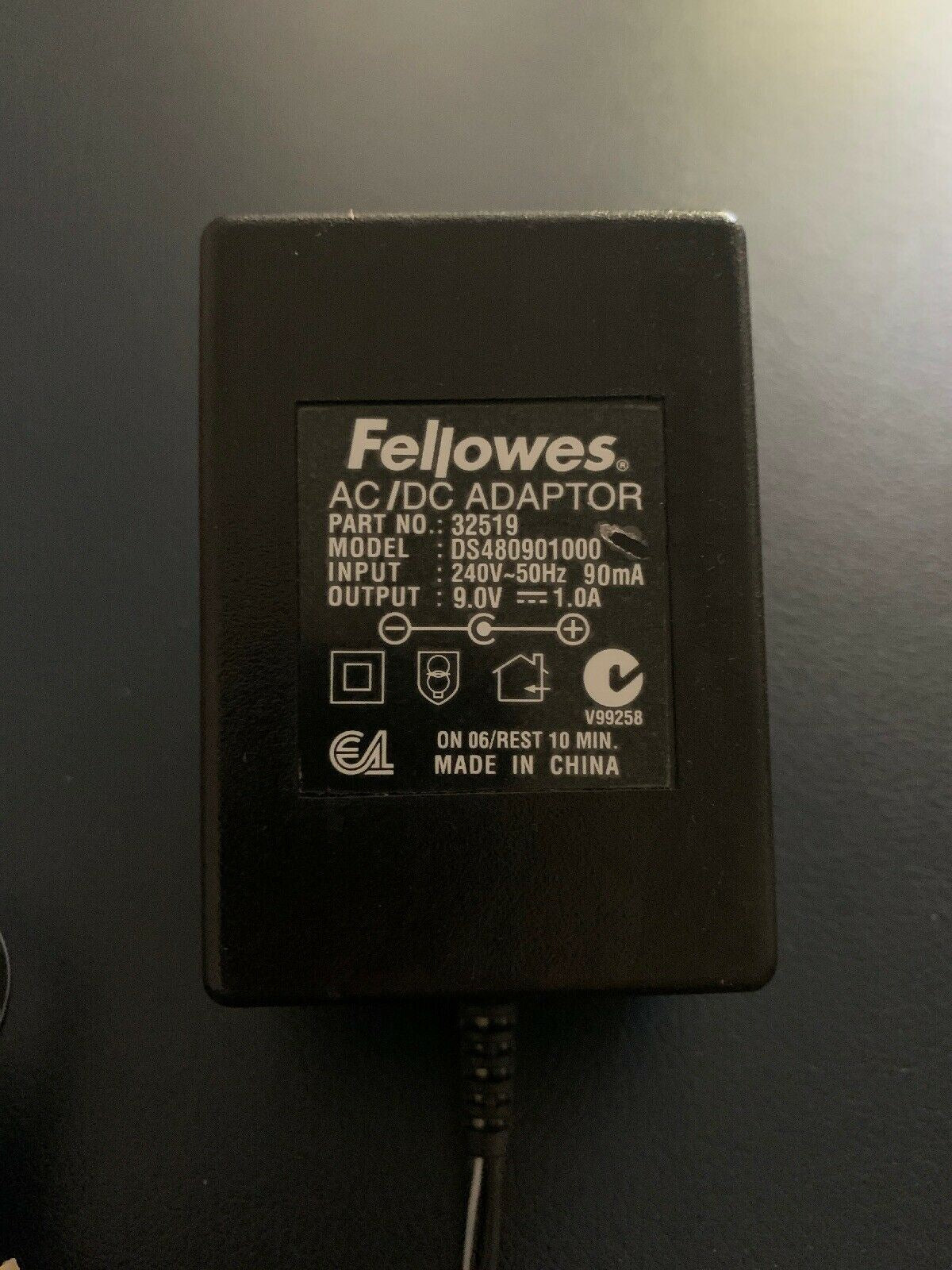 Genuine Fellowes DS480901000 AC Adapter Part No: 32519 9V 1A  Power Supply