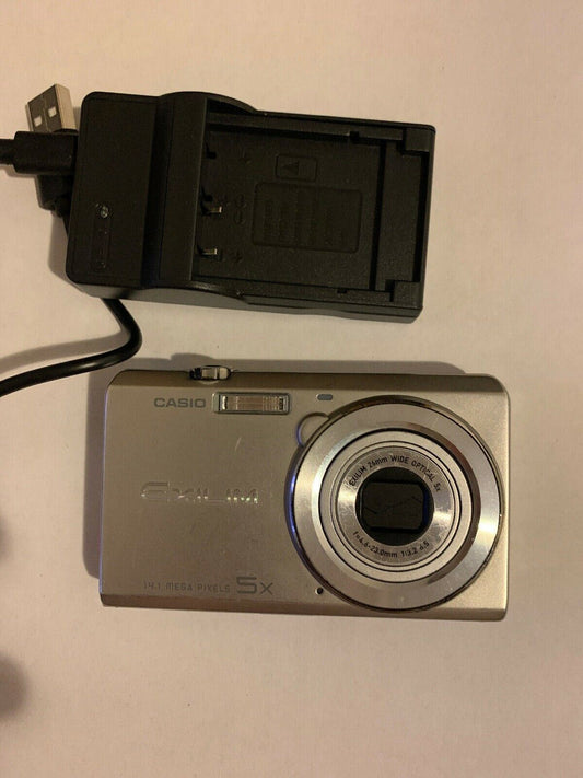 Casio Exilim EX-ZS10 Digital Camera 14.1 MP *Faulty Lens Retracting*