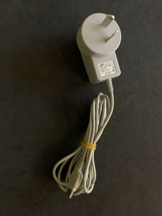 GENUINE Samsung ATADM10HSE Travel Adapter 5v 0.7A