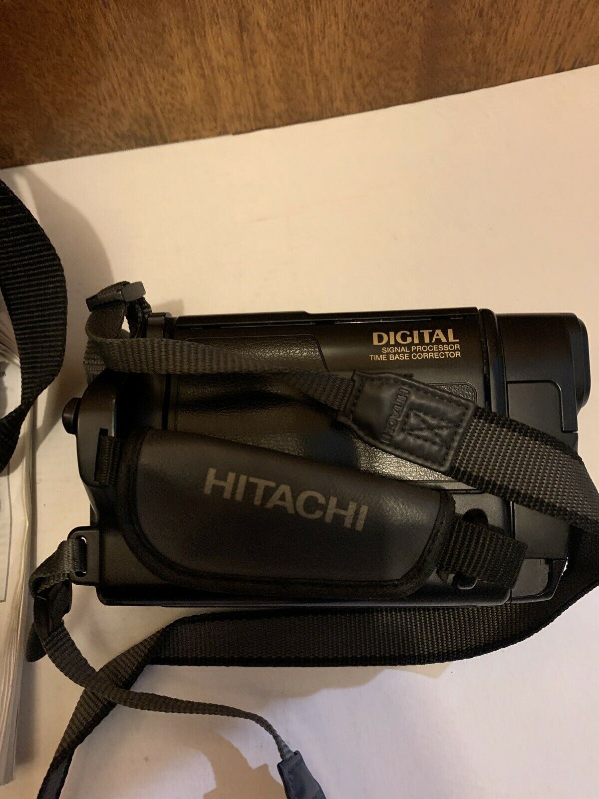 Hitachi VM-E568LE 8mm Video Camcorder With Carrying Bag