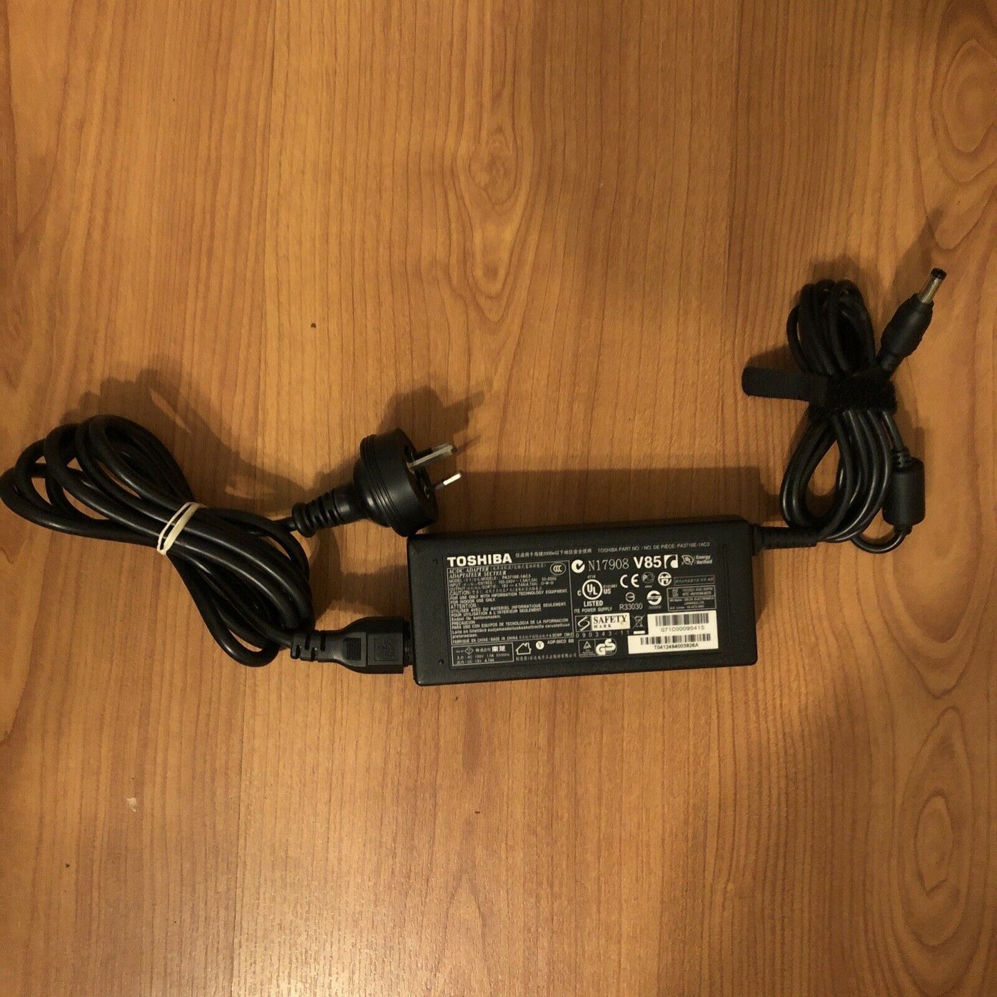 Genuine TOSHIBA PA3716E-1AC3 AU PLUG 19V 4.7A 2.5*5.5MM AC Adapter