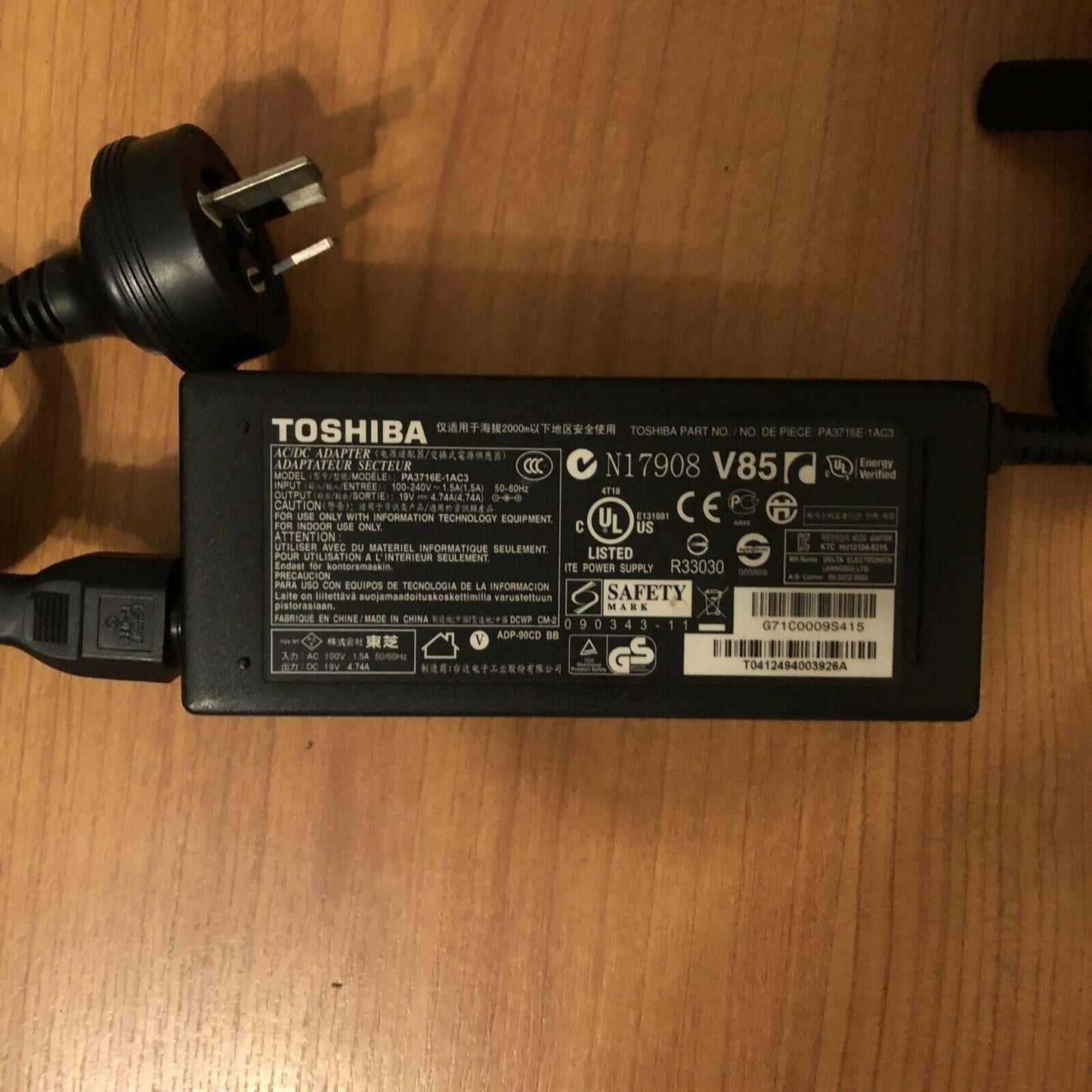 Genuine TOSHIBA PA3716E-1AC3 AU PLUG 19V 4.7A 2.5*5.5MM AC Adapter