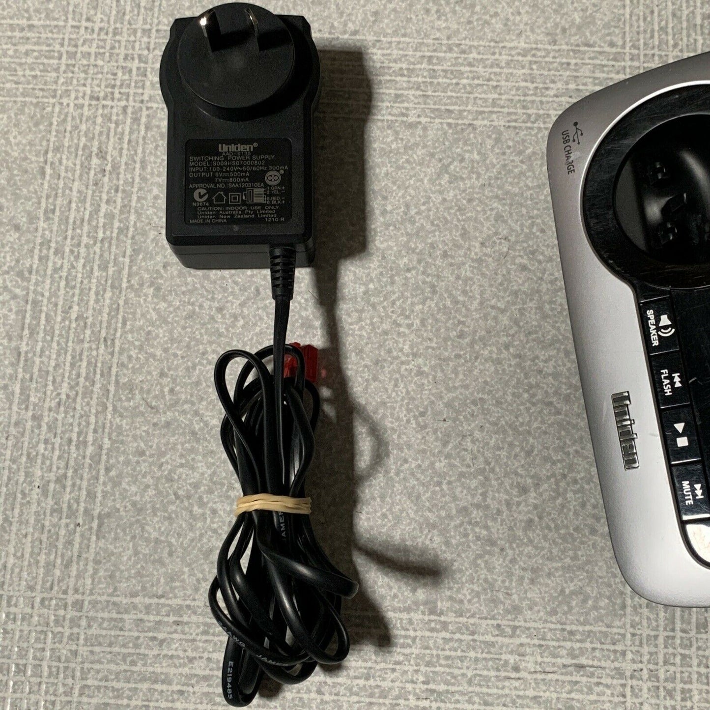 Genuine Uniden XDECT 6135BTU+1 Base Station Charger & AAD-6135 AC Adaptor 6-7v