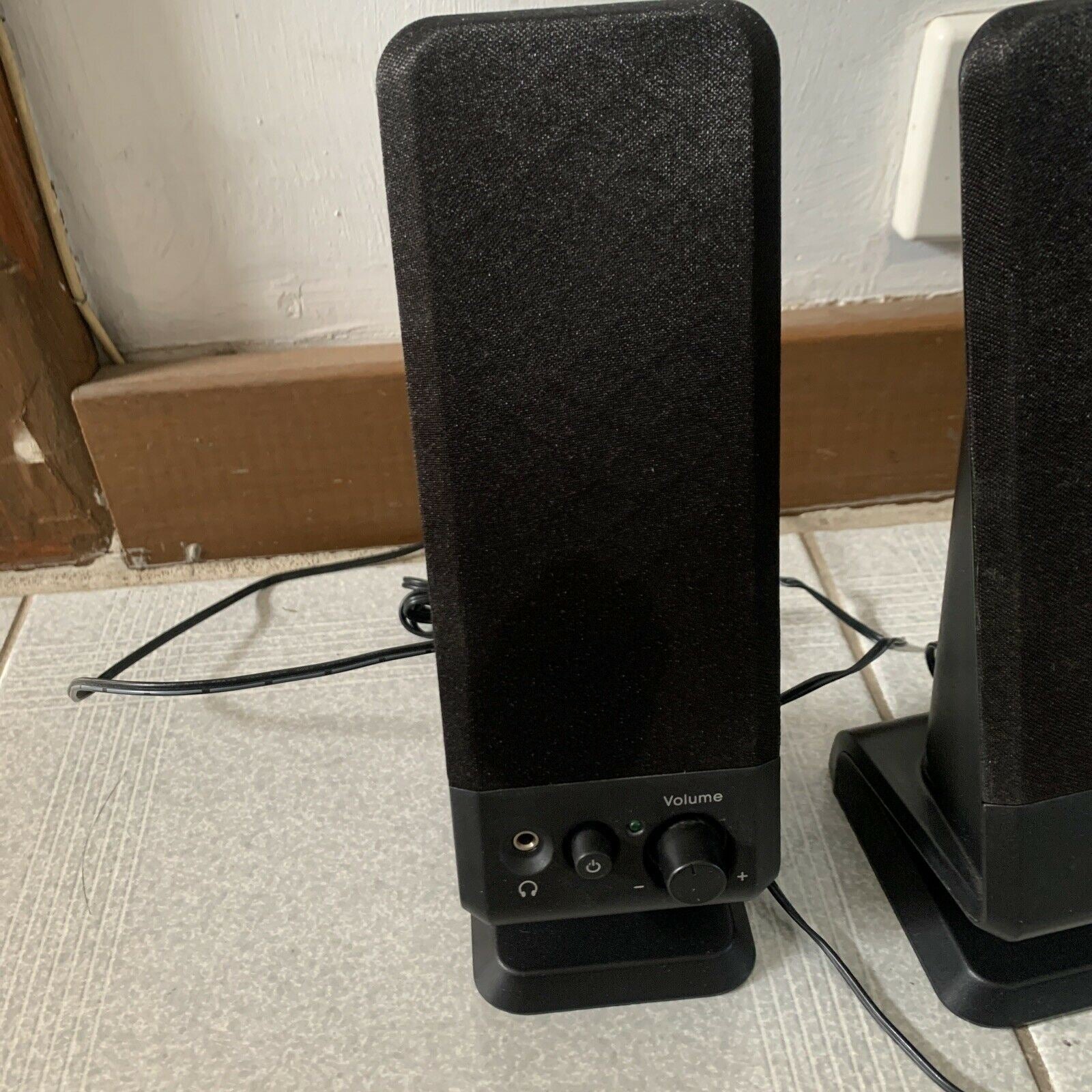 Logitech R-10 Speakers S-0152B1 4 Watts 2.0 Two-Piece Stereo Computer ...