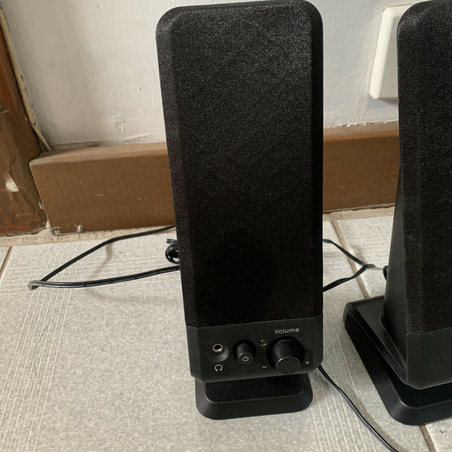 Logitech R-10 Speakers S-0152B1 4 Watts 2.0 Two-Piece Stereo Computer Speaker