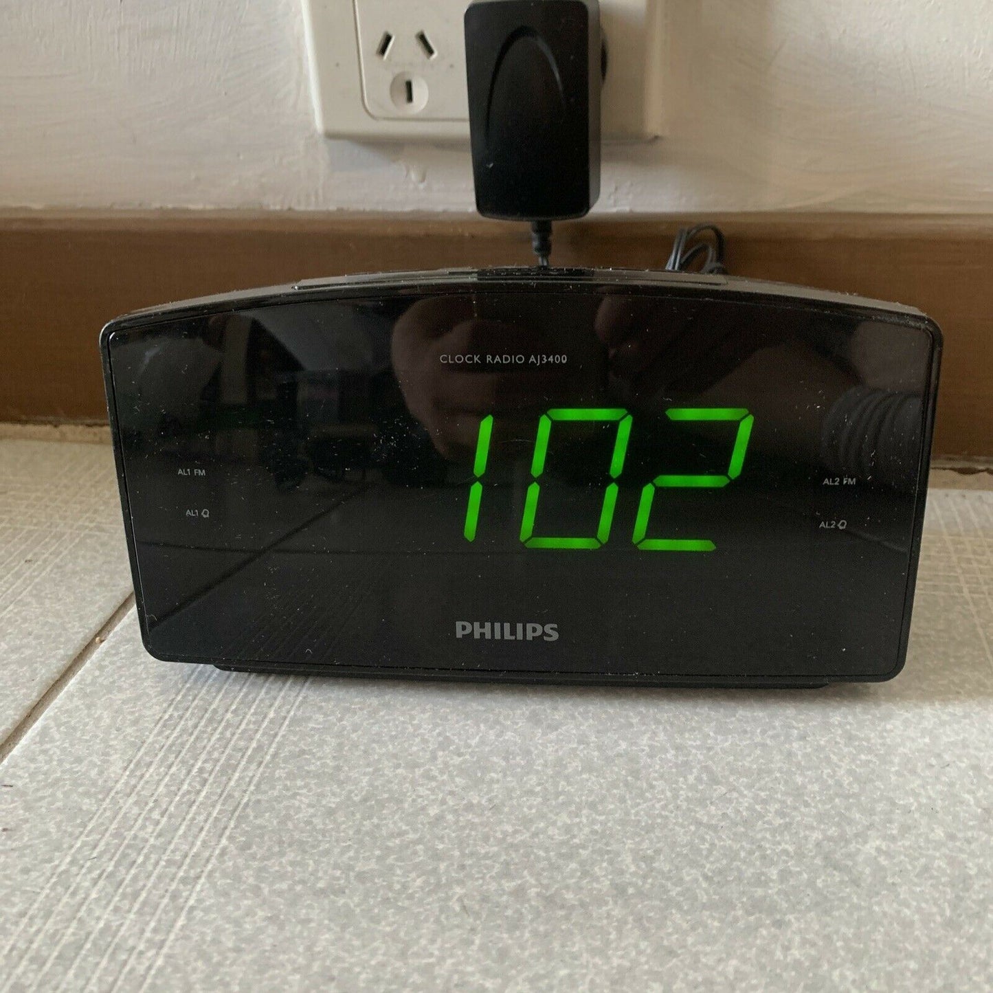 Philips LCD Clock Alarm FM Radio AJ3400