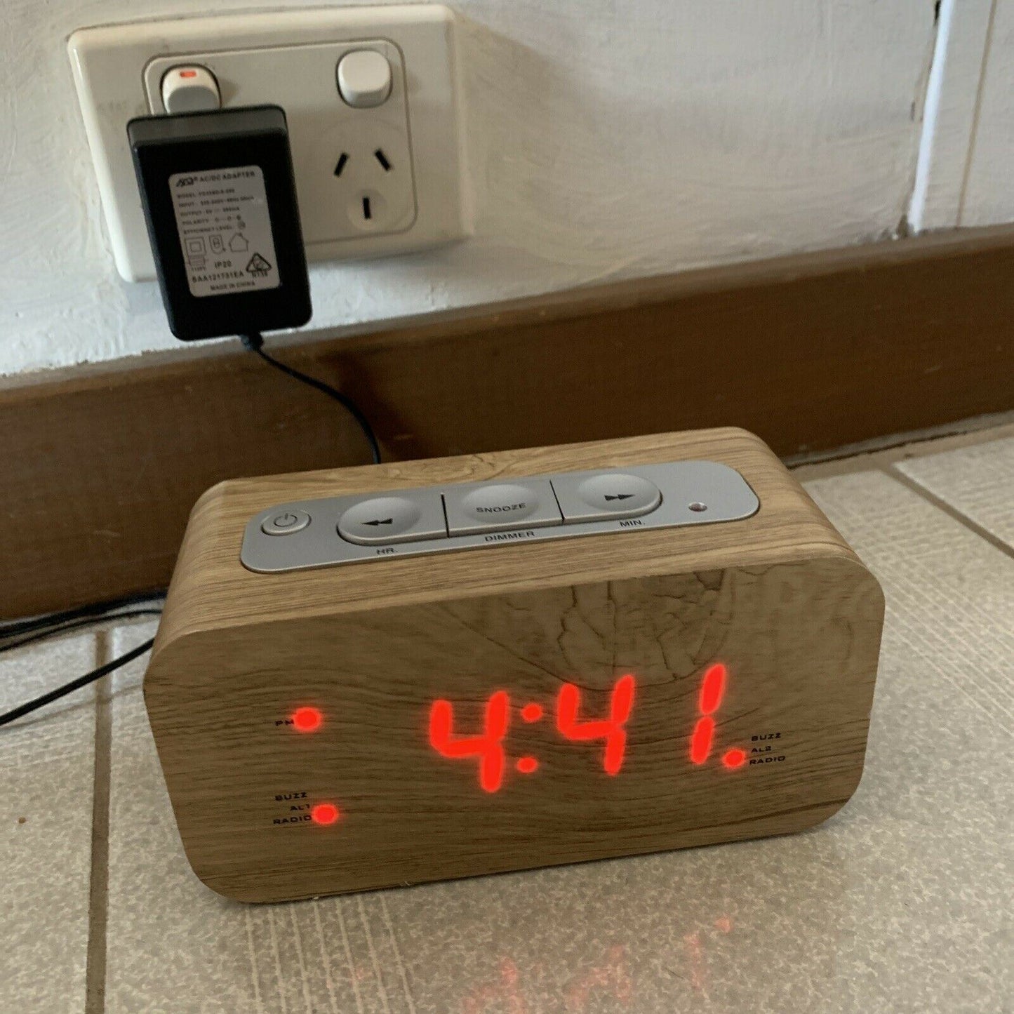 Home & Co - Beige Woodgrain FM Clock Alarm Radio CR-668PL
