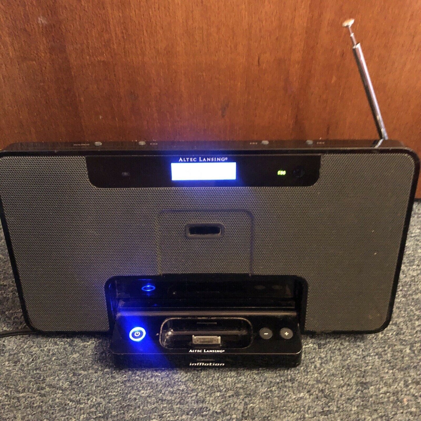 Altec Lansing inMotion im600 USB-Charging Portable Speaker System FM AUX iPod