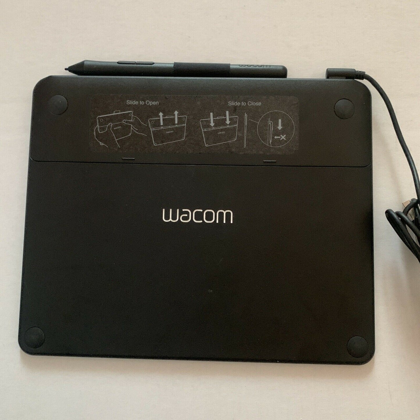 Wacom Intuos Art Pen Tablet CTH-490/K3-C Art Pen and Touch Small Black