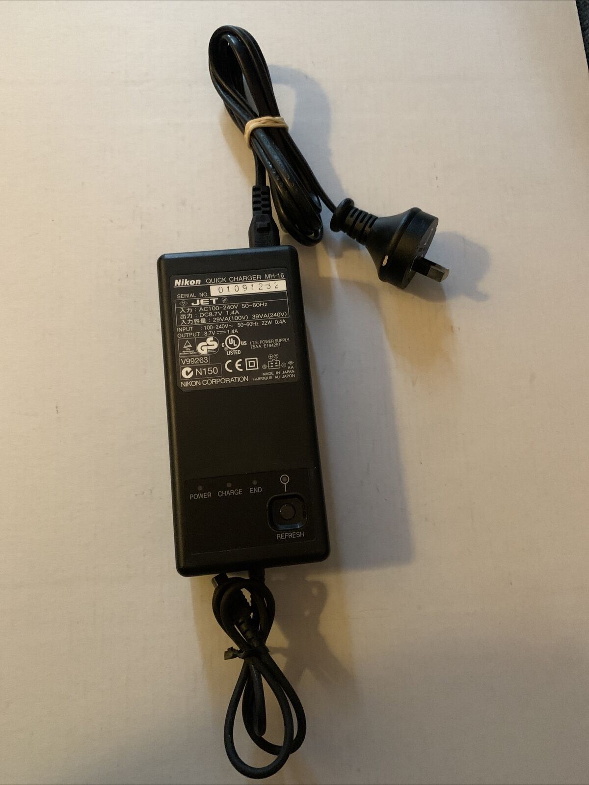 Genuine Nikon Quick Charger MH-16 Input: 100-240V Output: 8.7V 1.4A