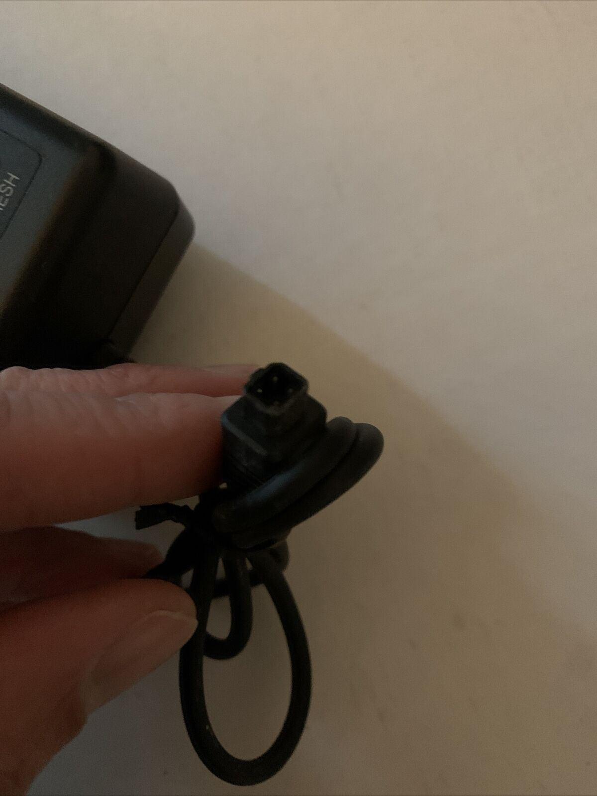 Genuine Nikon Quick Charger MH-16 Input: 100-240V Output: 8.7V 1.4A