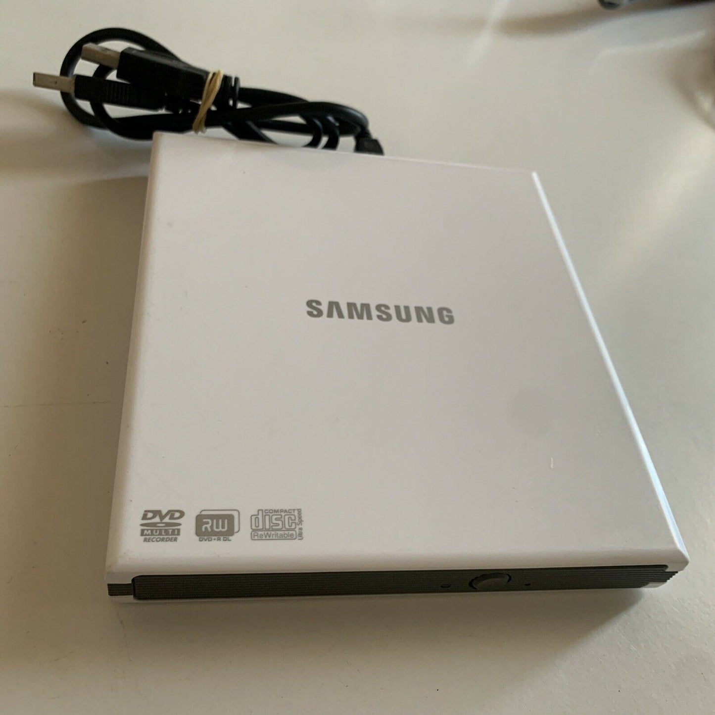Samsung SE-S084 Portable Slim External DVD Writer USB Self Powered