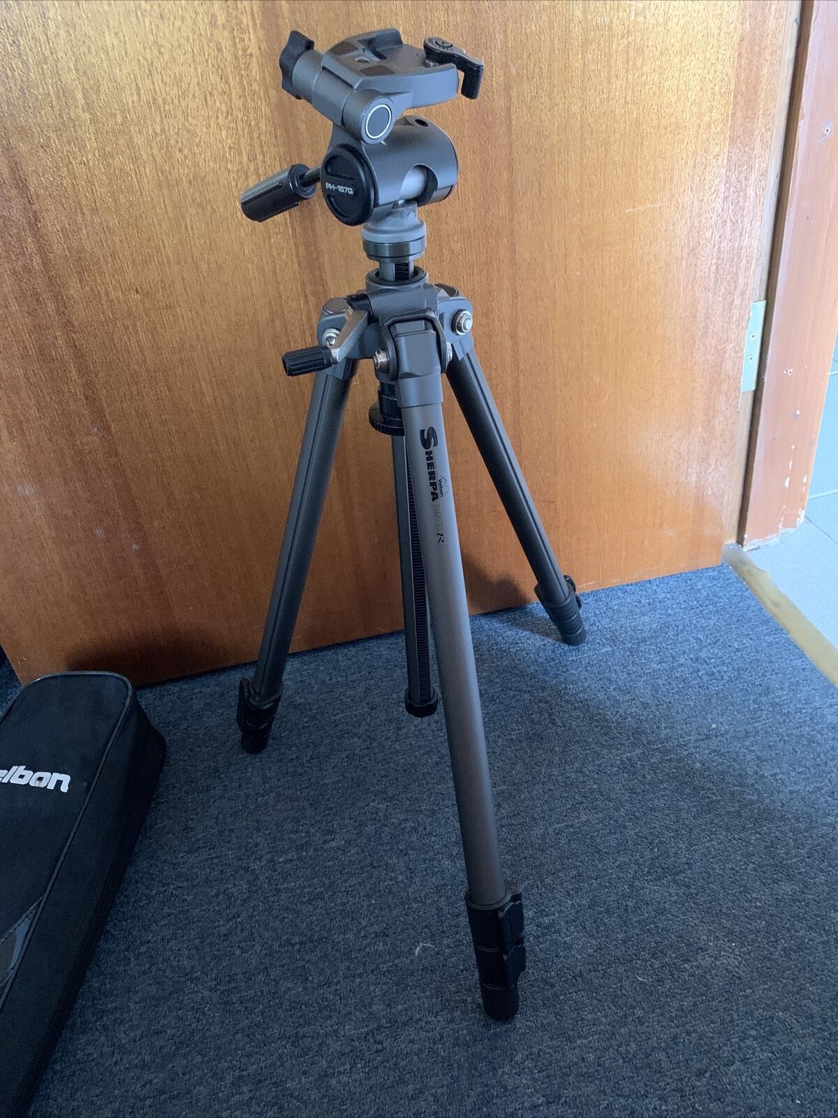 Velbon Sherpa 250R Camera Tripod