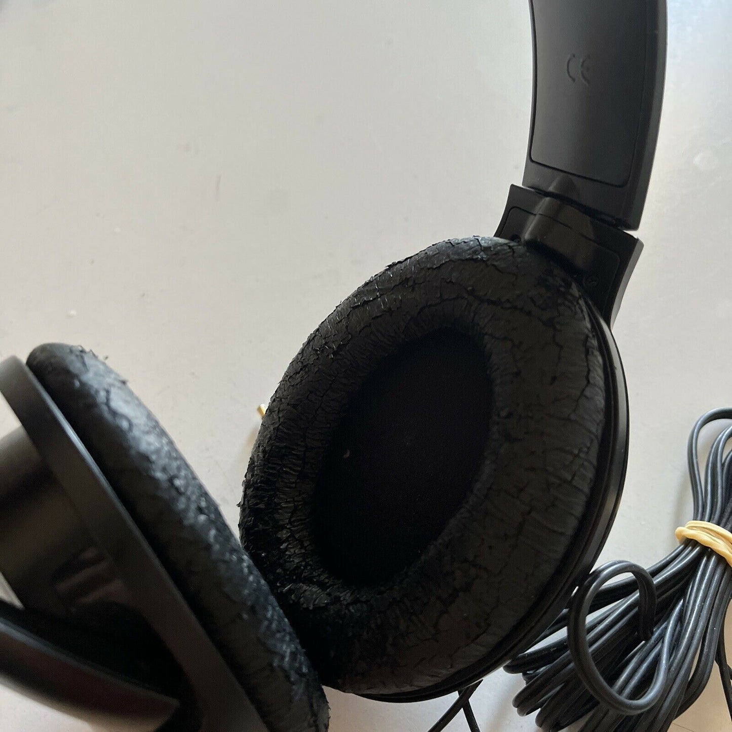 Sennheiser HD 201 Headphones - working but wire sheath broken. for parts/repair