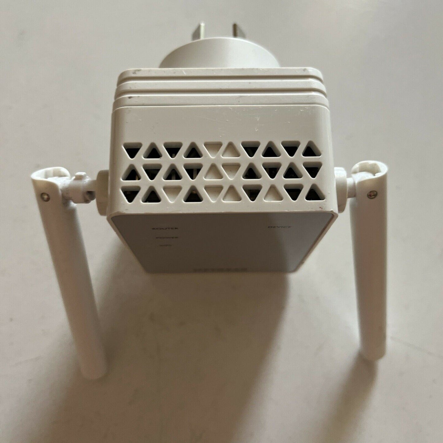 NETGEAR EX3700 AC750 WiFi Range Extender - working but broken left antenna