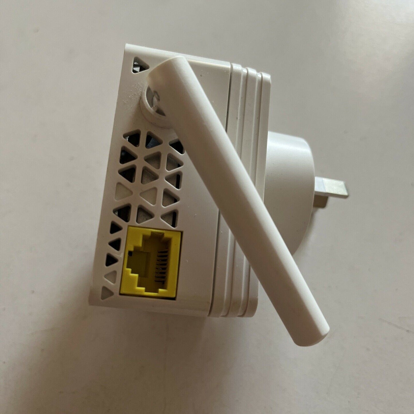 NETGEAR EX3700 AC750 WiFi Range Extender - working but broken left antenna