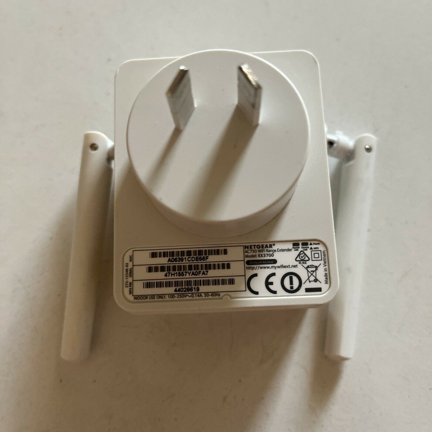 NETGEAR EX3700 AC750 WiFi Range Extender - working but broken left antenna