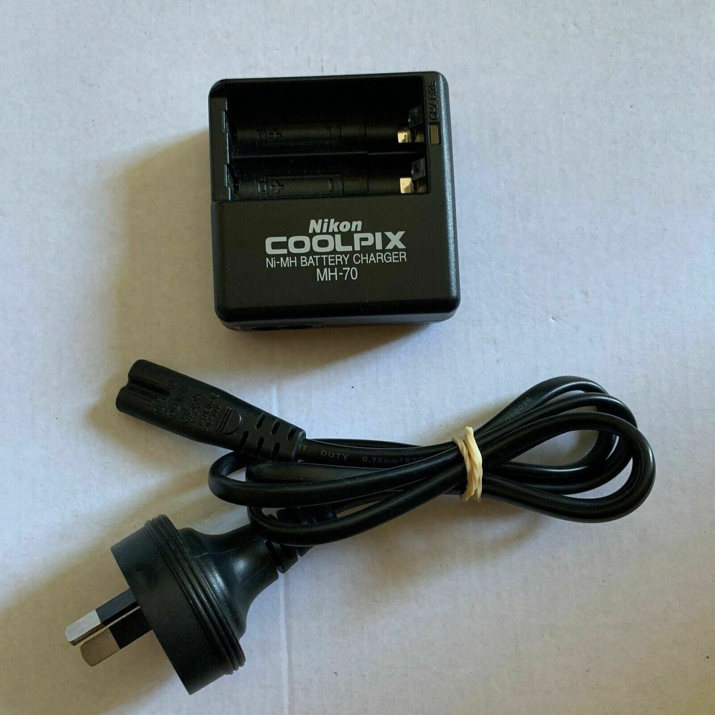 Genuine Nikon Coolpix Ni-MH Battery Charger MH-70 for EN-MH1 Battery
