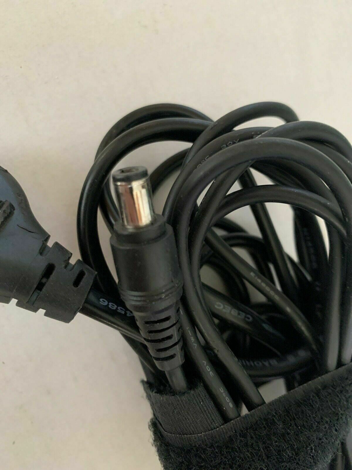 Genuine TOSHIBA AC Adapter PA3201U-1ACA SEB100P2-15.0 15V 5A 75W