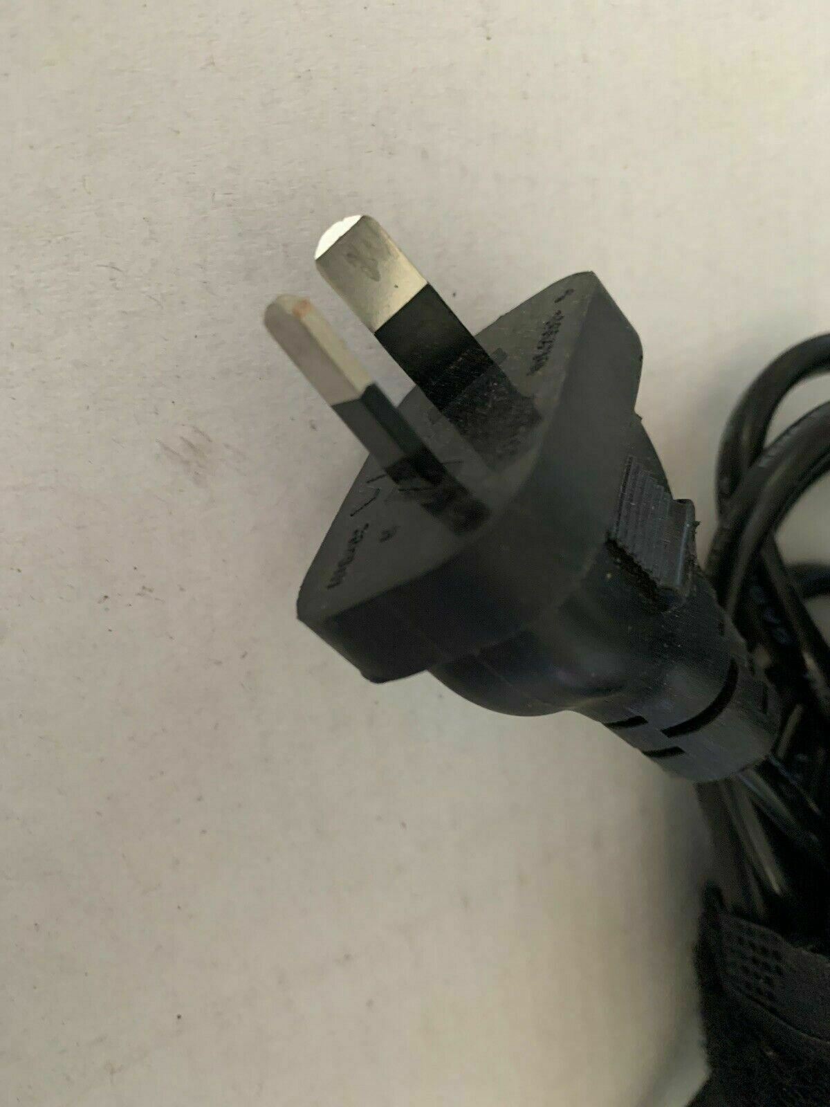 Genuine TOSHIBA AC Adapter PA3201U-1ACA SEB100P2-15.0 15V 5A 75W