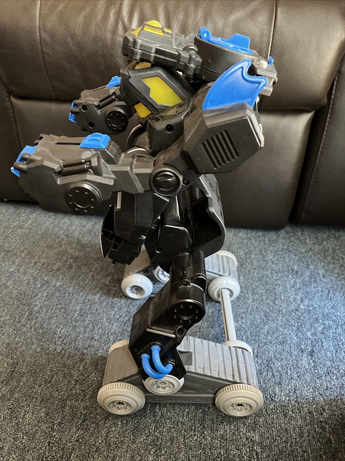 DC BATMAN Transforming BATBOT Fisher-Price DYH09 DC Super Friends RC