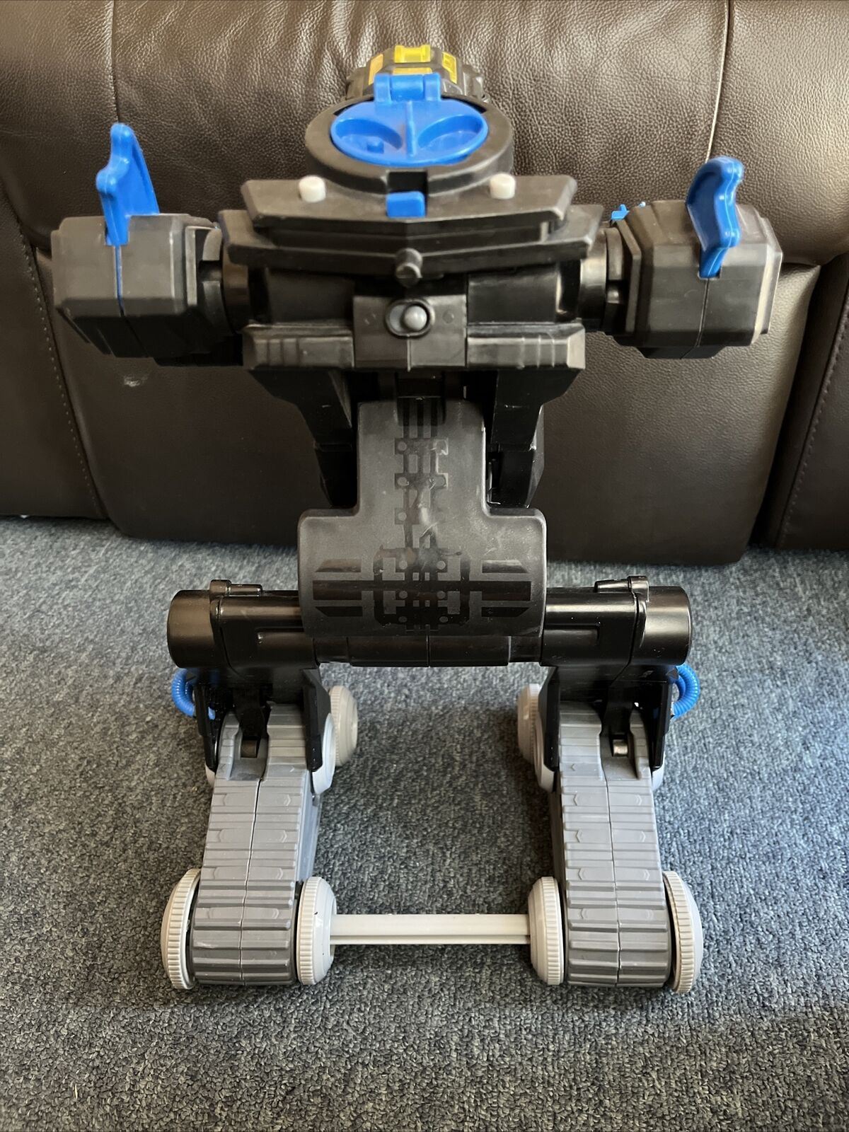 DC BATMAN Transforming BATBOT Fisher-Price DYH09 DC Super Friends RC