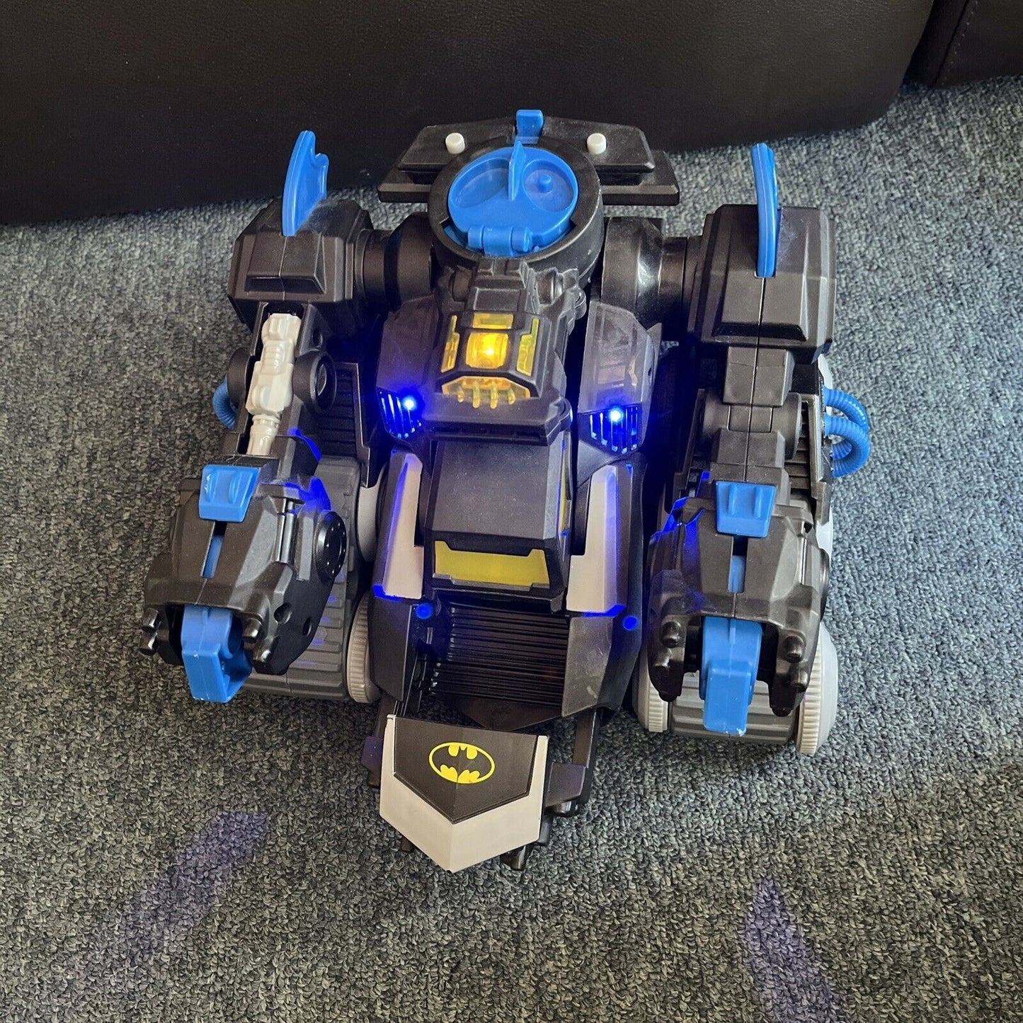 DC BATMAN Transforming BATBOT Fisher-Price DYH09 DC Super Friends RC