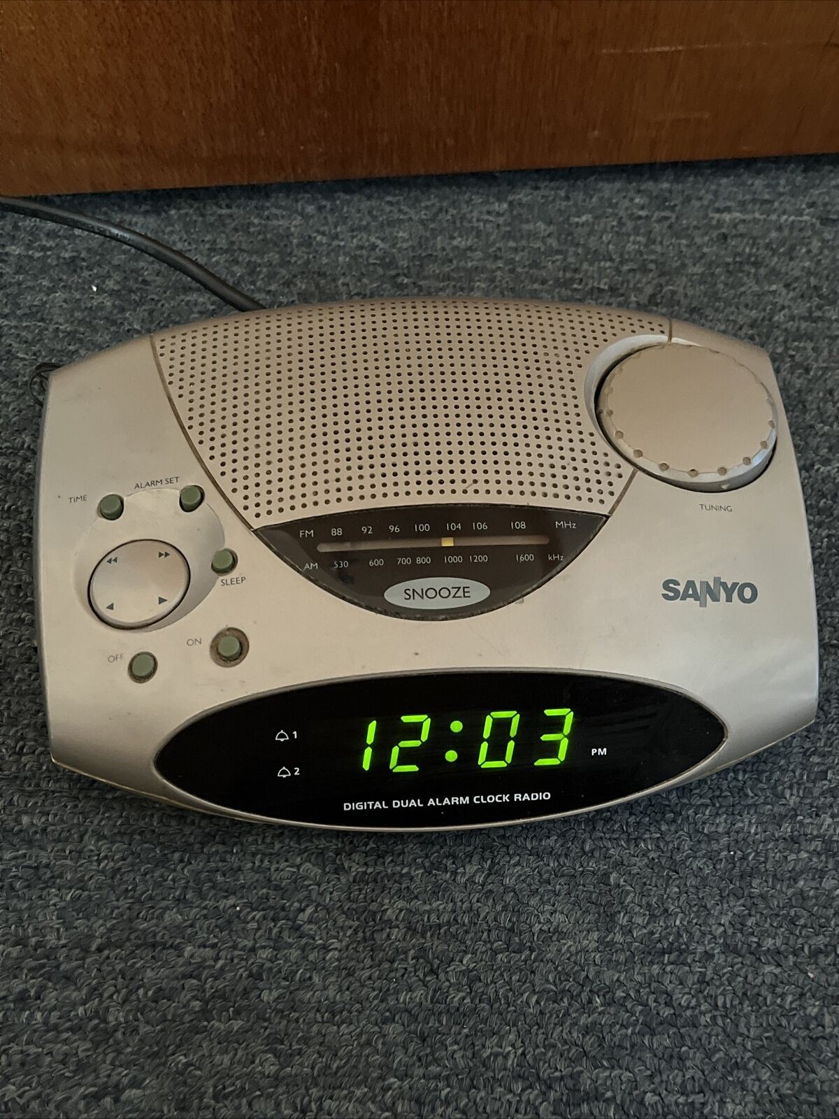 Sanyo RM 6025 AM FM Digital Alarm Clock Radio Retro Silver Retro Unit