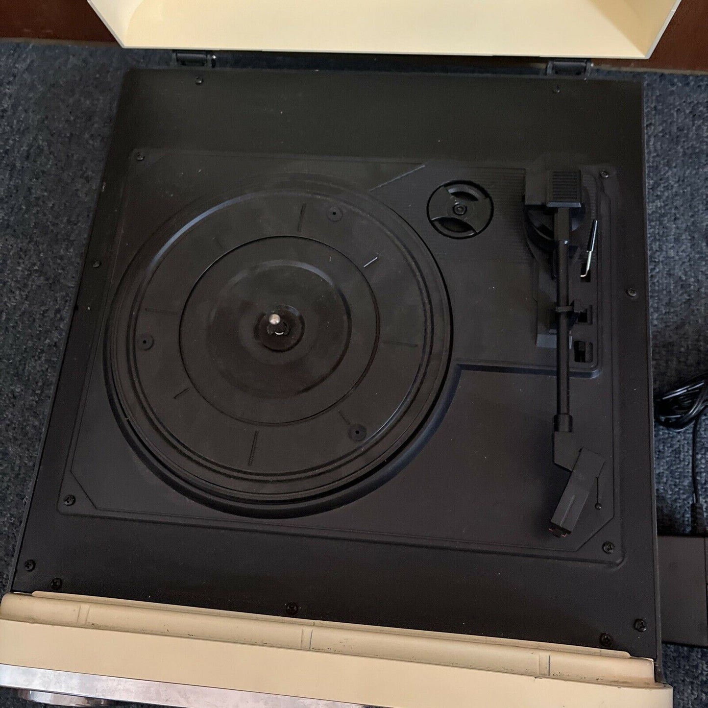 Brooklyn Retro Radio Record Turntable,  AM/FM Radio, Bluetooth USB Speakers CTR9