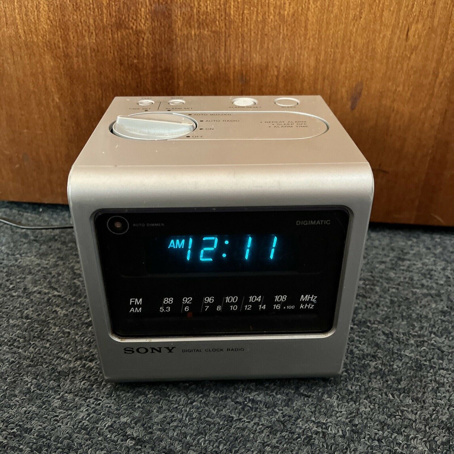 Vintage Sony Digicube Digital Clock AM/FM Radio ICF-C11W