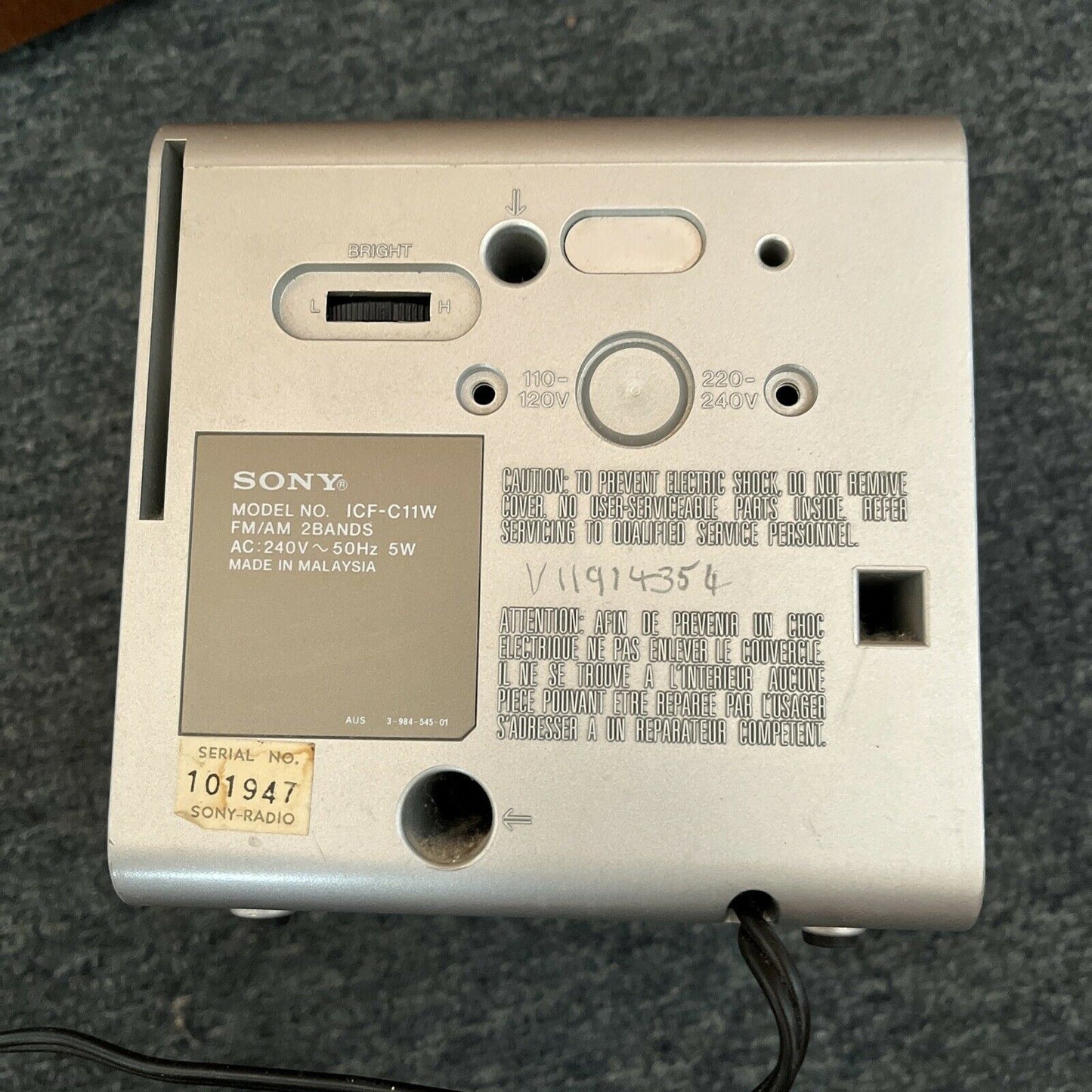 Vintage Sony Digicube Digital Clock AM/FM Radio ICF-C11W