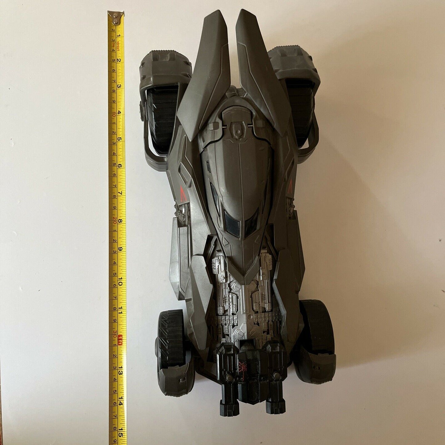 Justice League Batmobile Toy Vehicle DC Comics Batman 36cm & Batman Figure