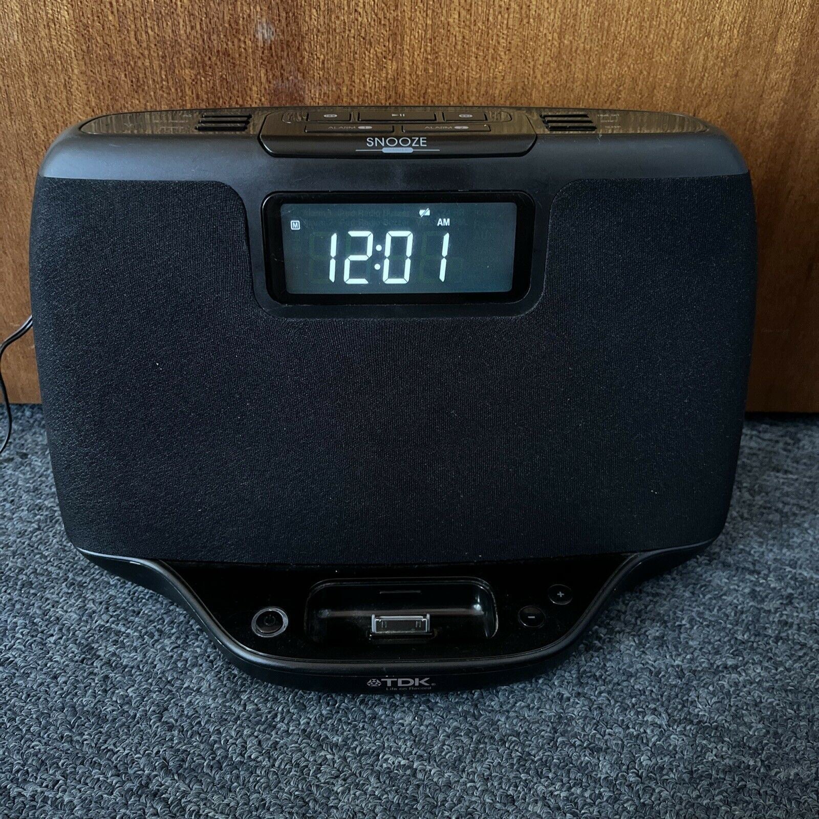 TDK Clock Radio For iPhone & iPod TCR100p FM Radio Dual Alarm Retro Unit