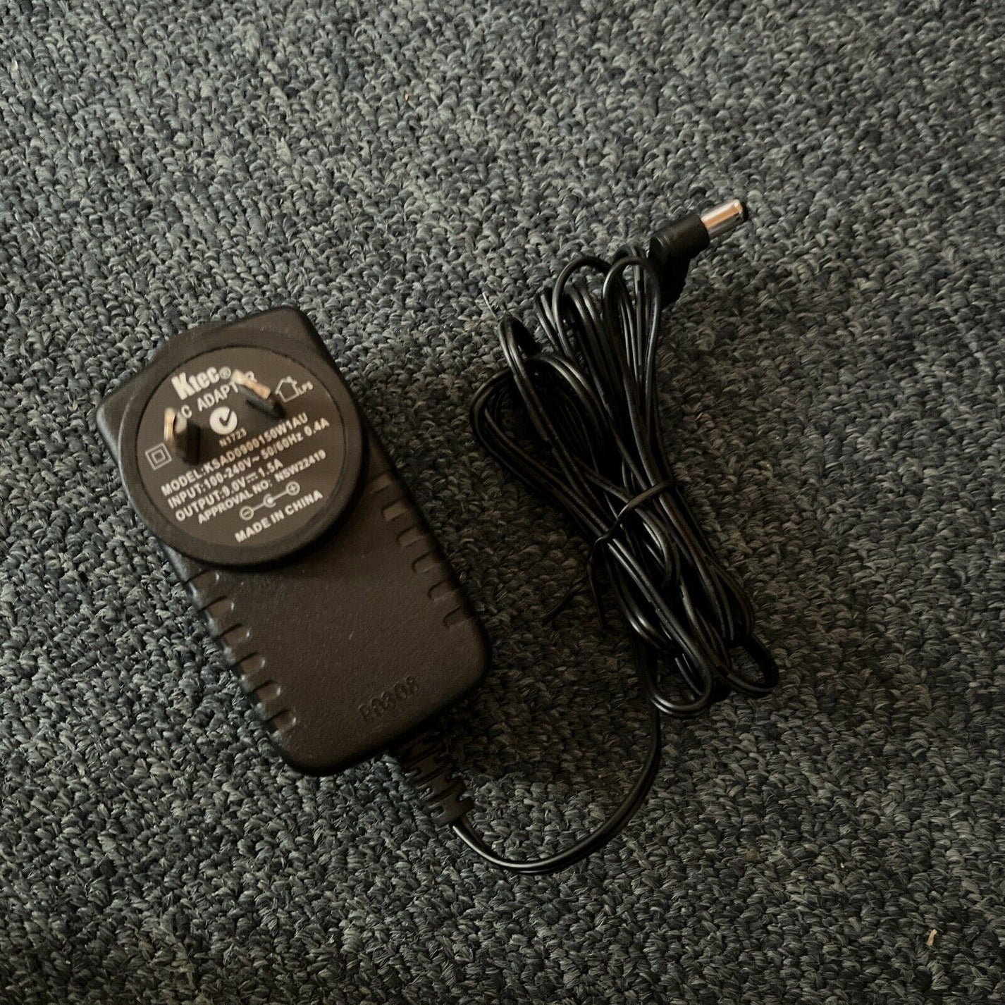 TDK Clock Radio For iPhone & iPod TCR100p FM Radio Dual Alarm Retro Unit