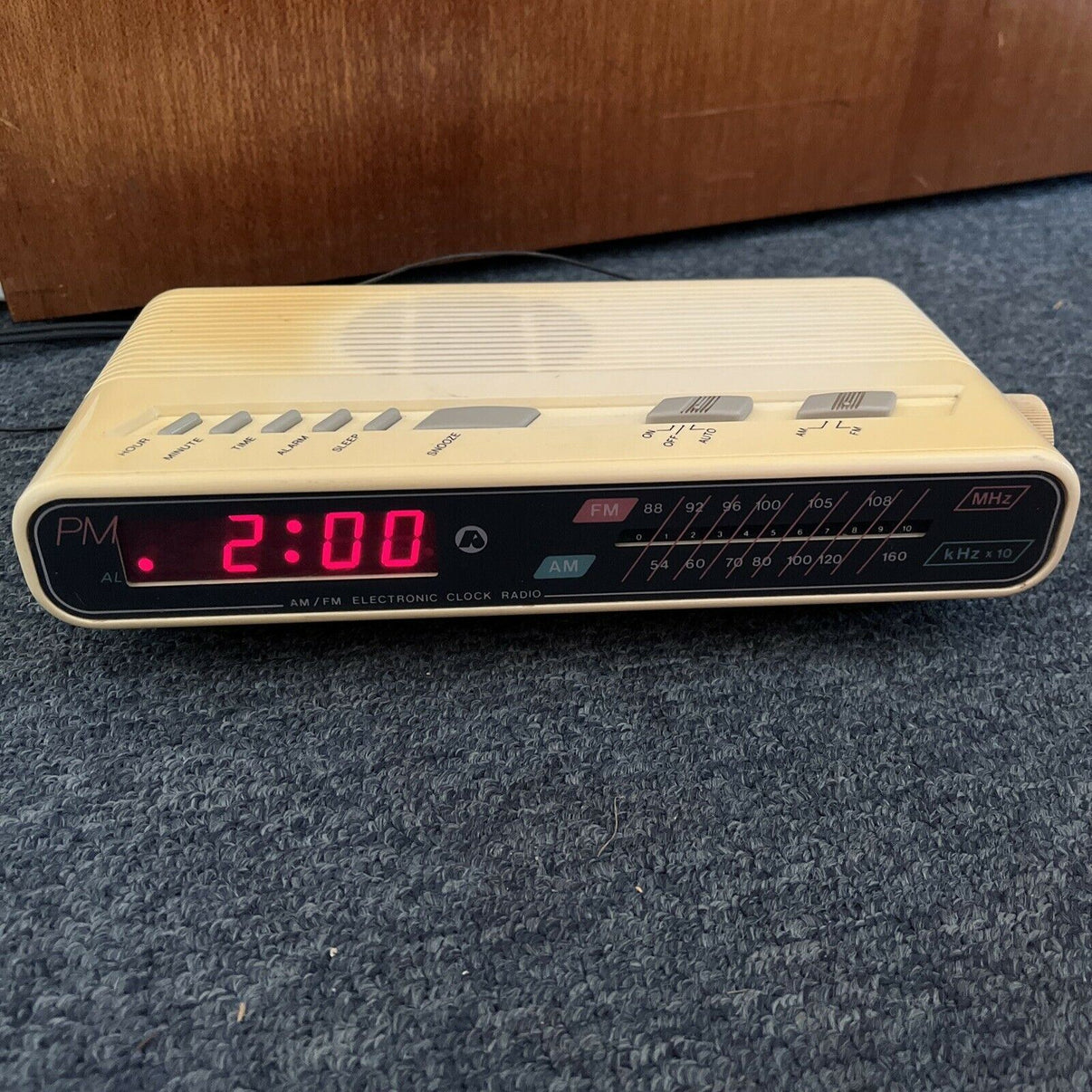 Vintage Audiosonic AM/FM Clock Radio Retro Unit