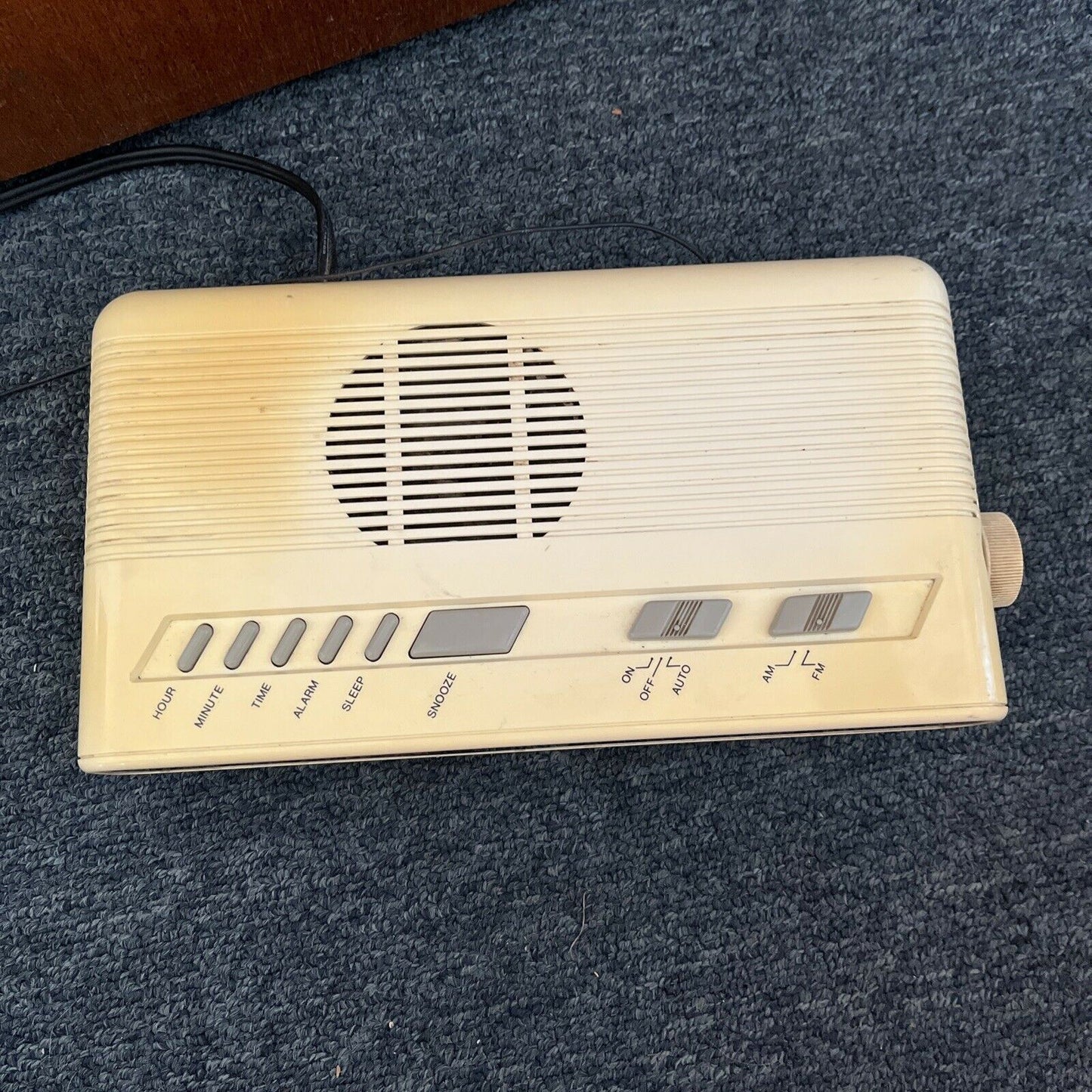 Vintage Audiosonic AM/FM Clock Radio