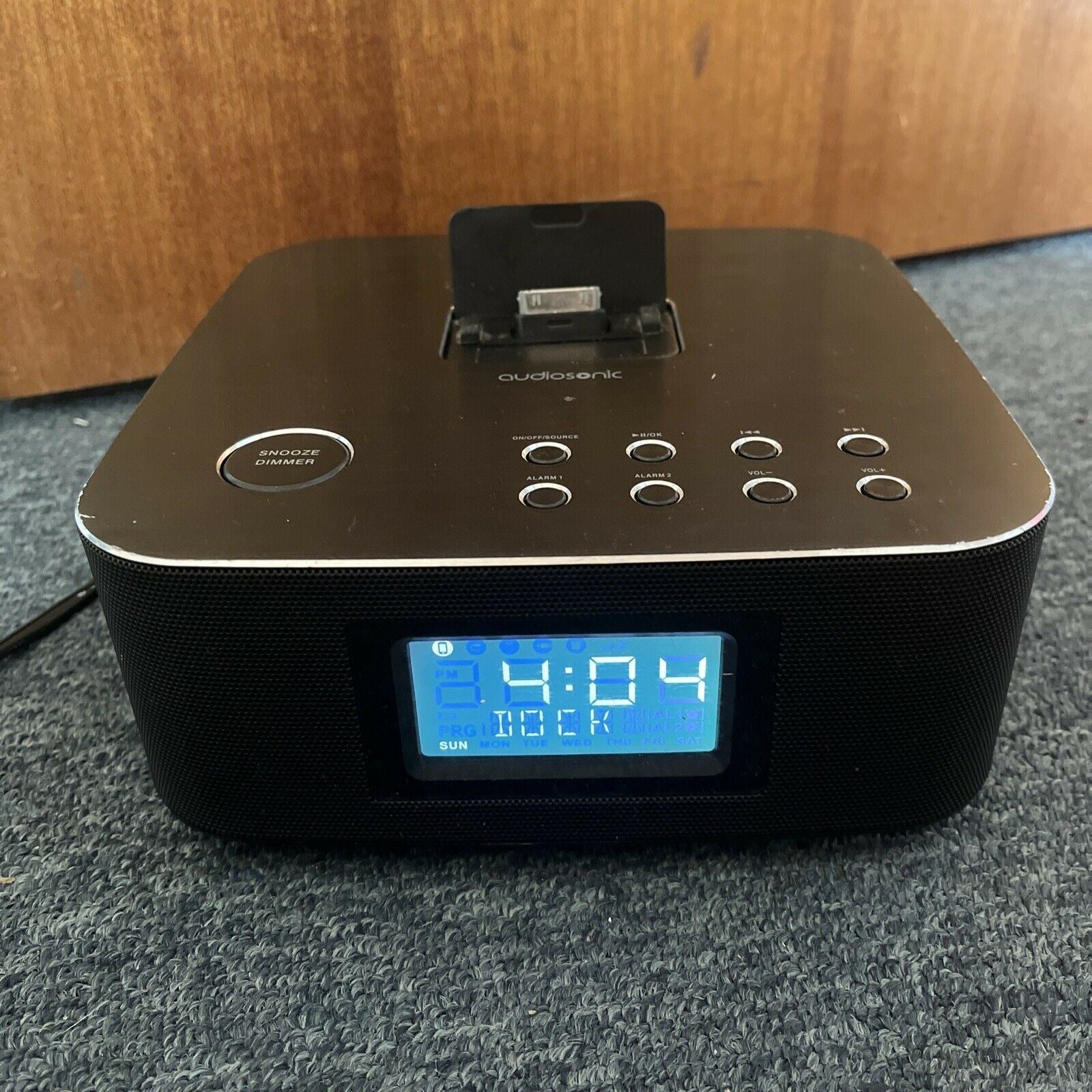 Audiosonic iPad/iPhone Alarm Clock Radio Speaker Dock DS430 – Retro Unit