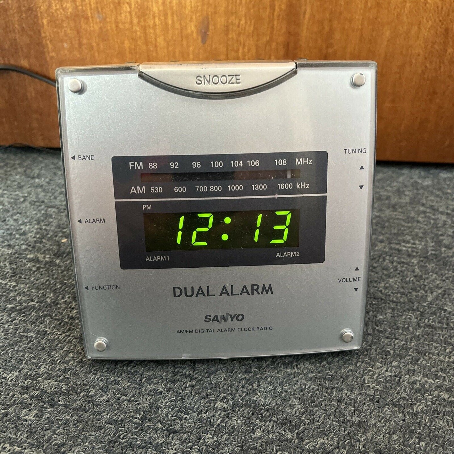 Sanyo Dual Alarm Clock Radio AM/FM RM-80