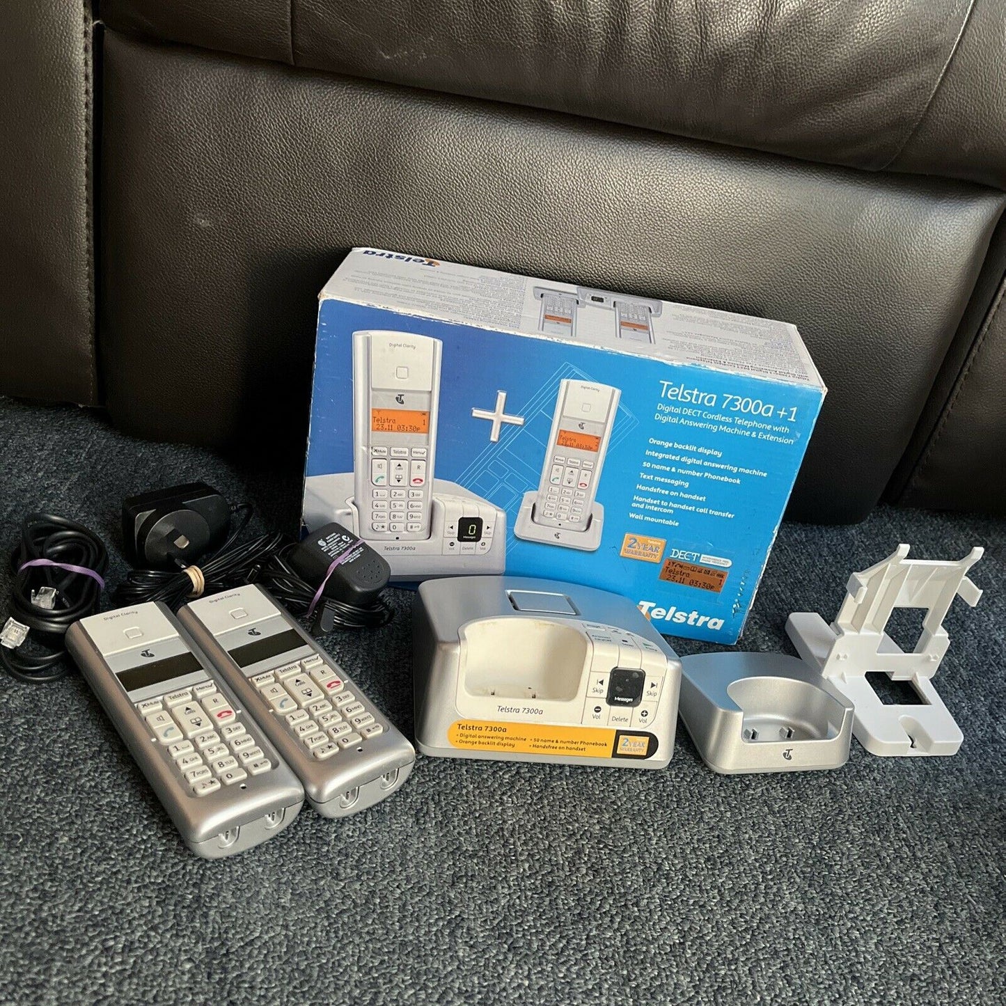 Telstra 7300a+1 DECT Cordless Telephone - Working but need Batteries