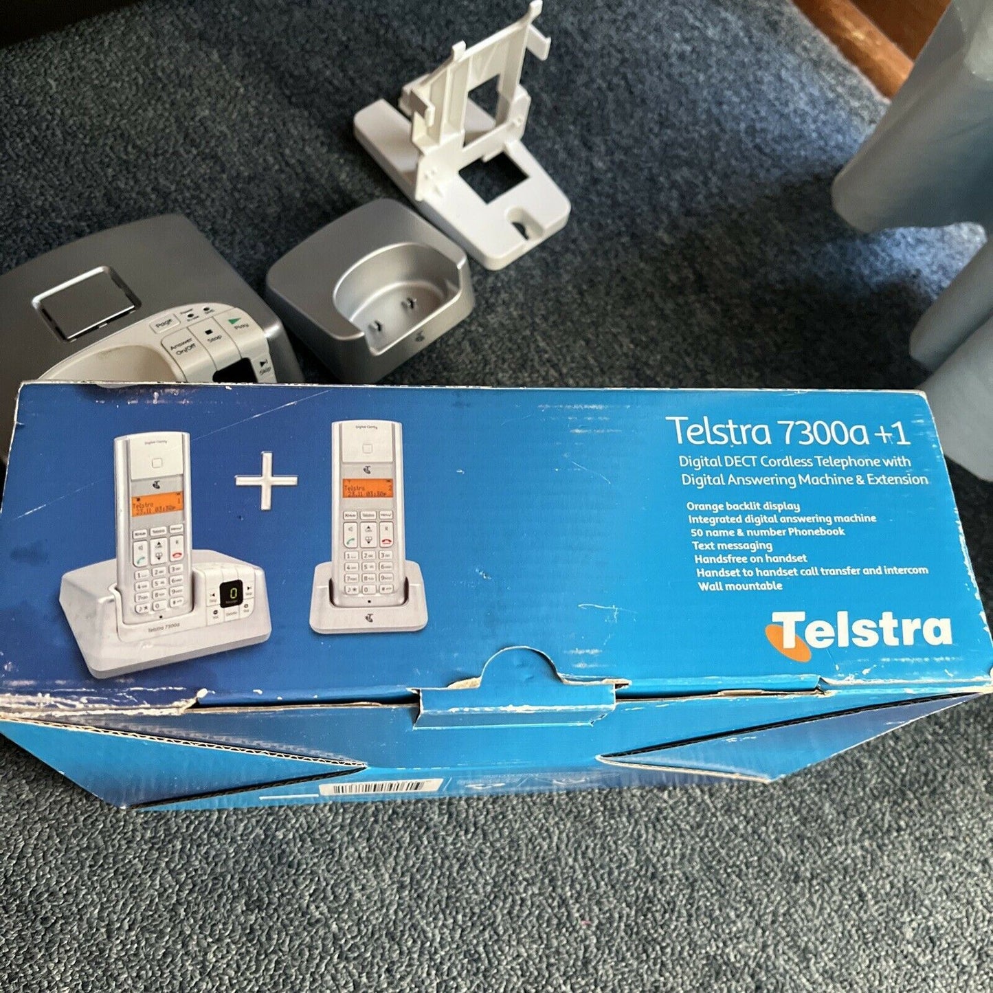 Telstra 7300a+1 DECT Cordless Telephone - Working but need Batteries